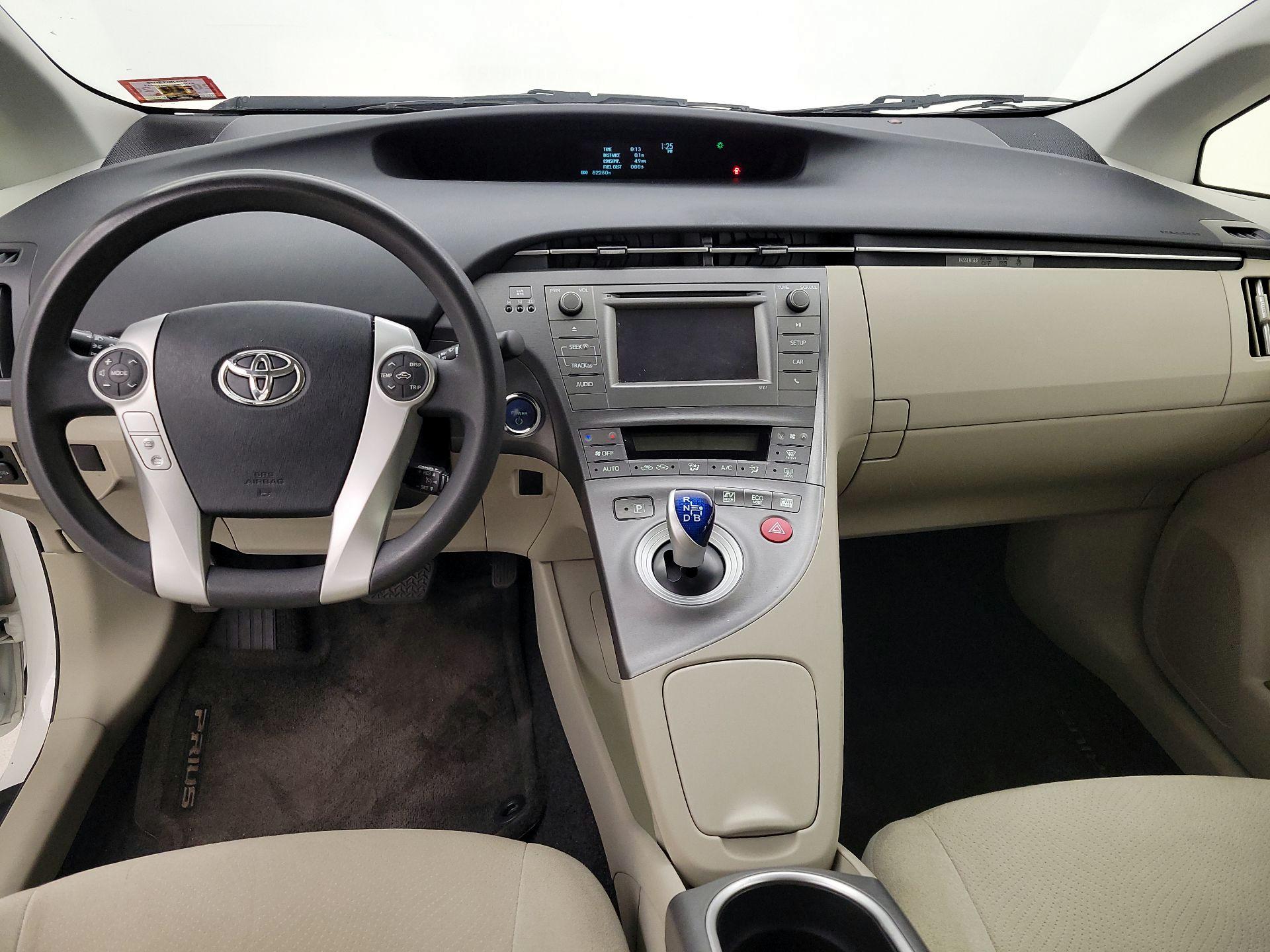 Thumbnail: 2015 Toyota Prius - 9