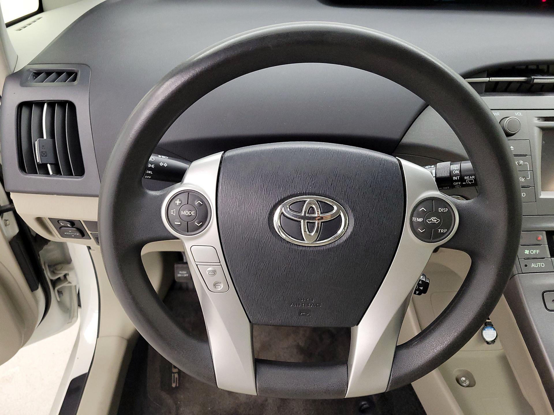 Thumbnail: 2015 Toyota Prius - 10