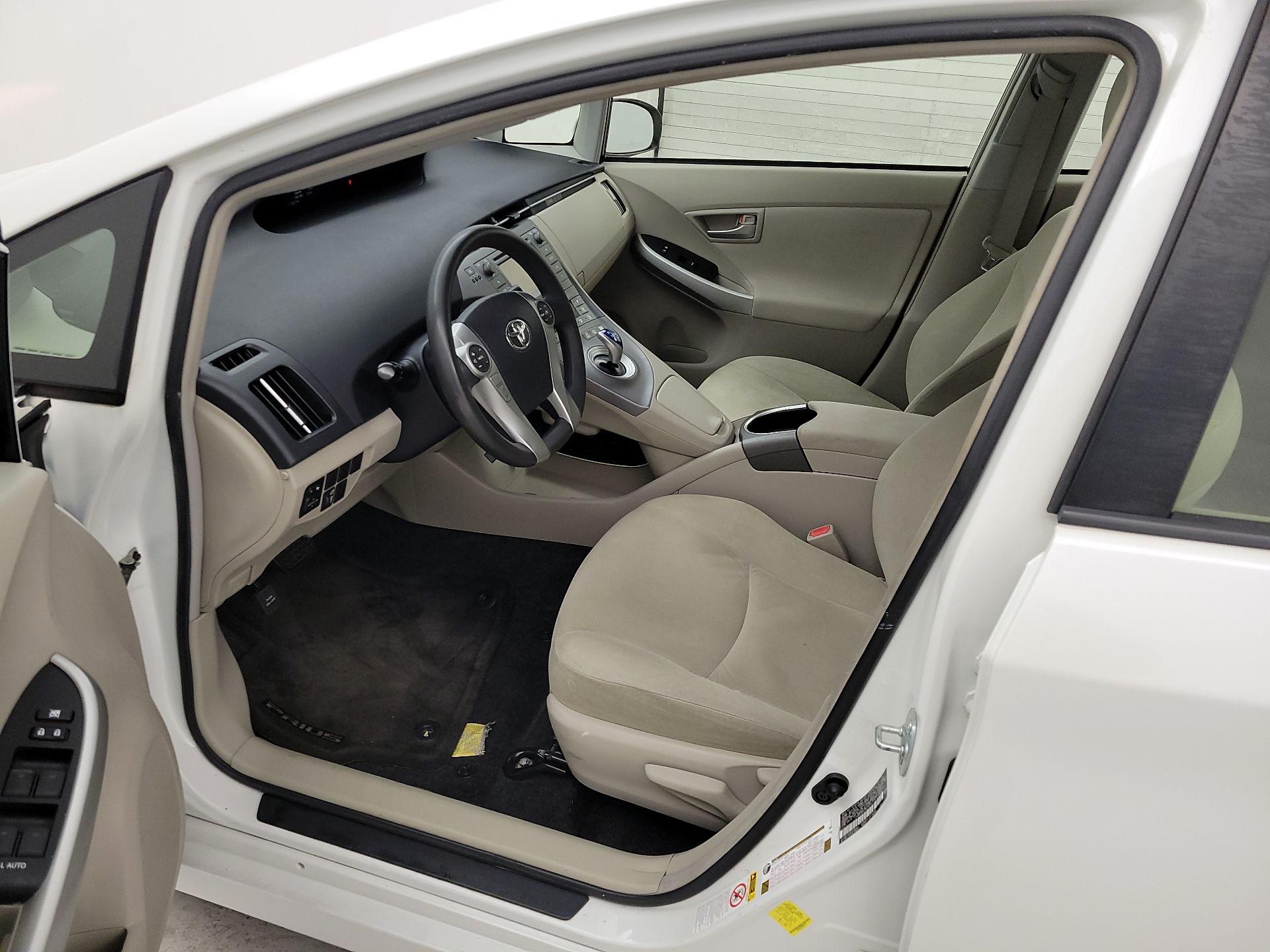 Thumbnail: 2015 Toyota Prius - 11