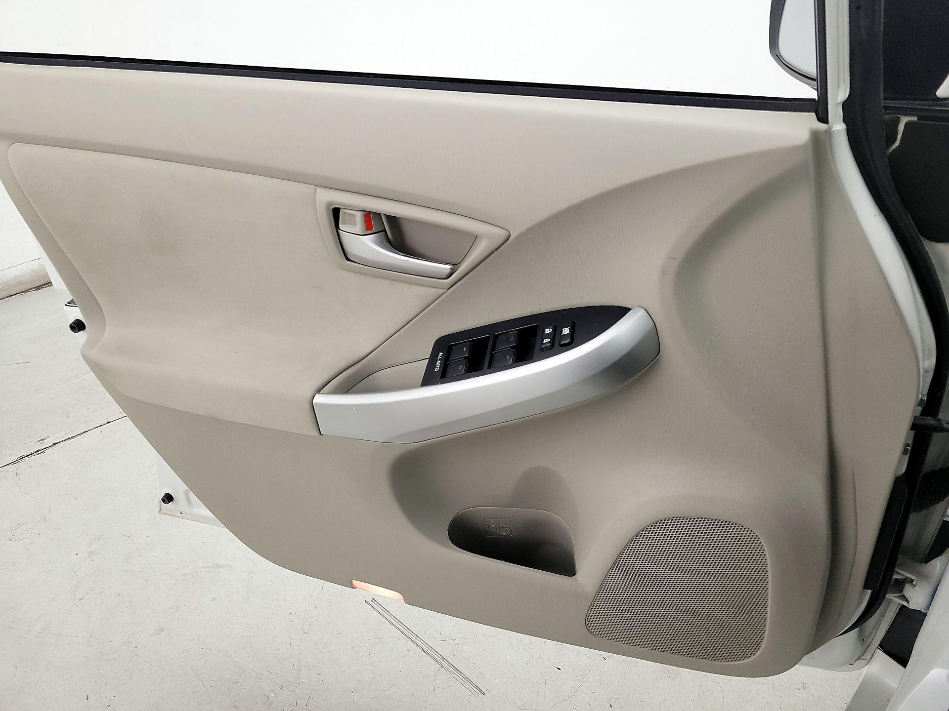 Thumbnail: 2015 Toyota Prius - 12