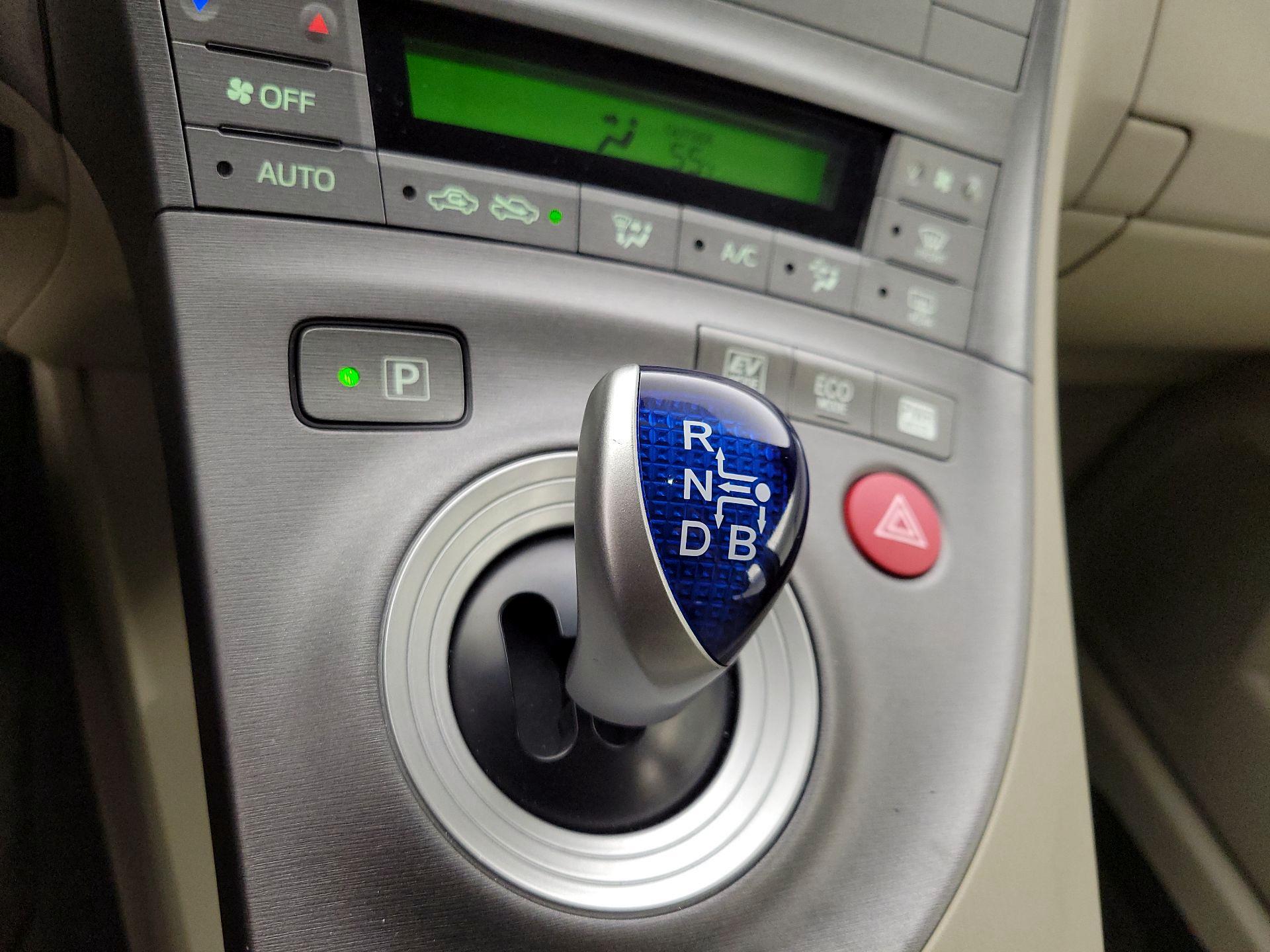 Thumbnail: 2015 Toyota Prius - 17