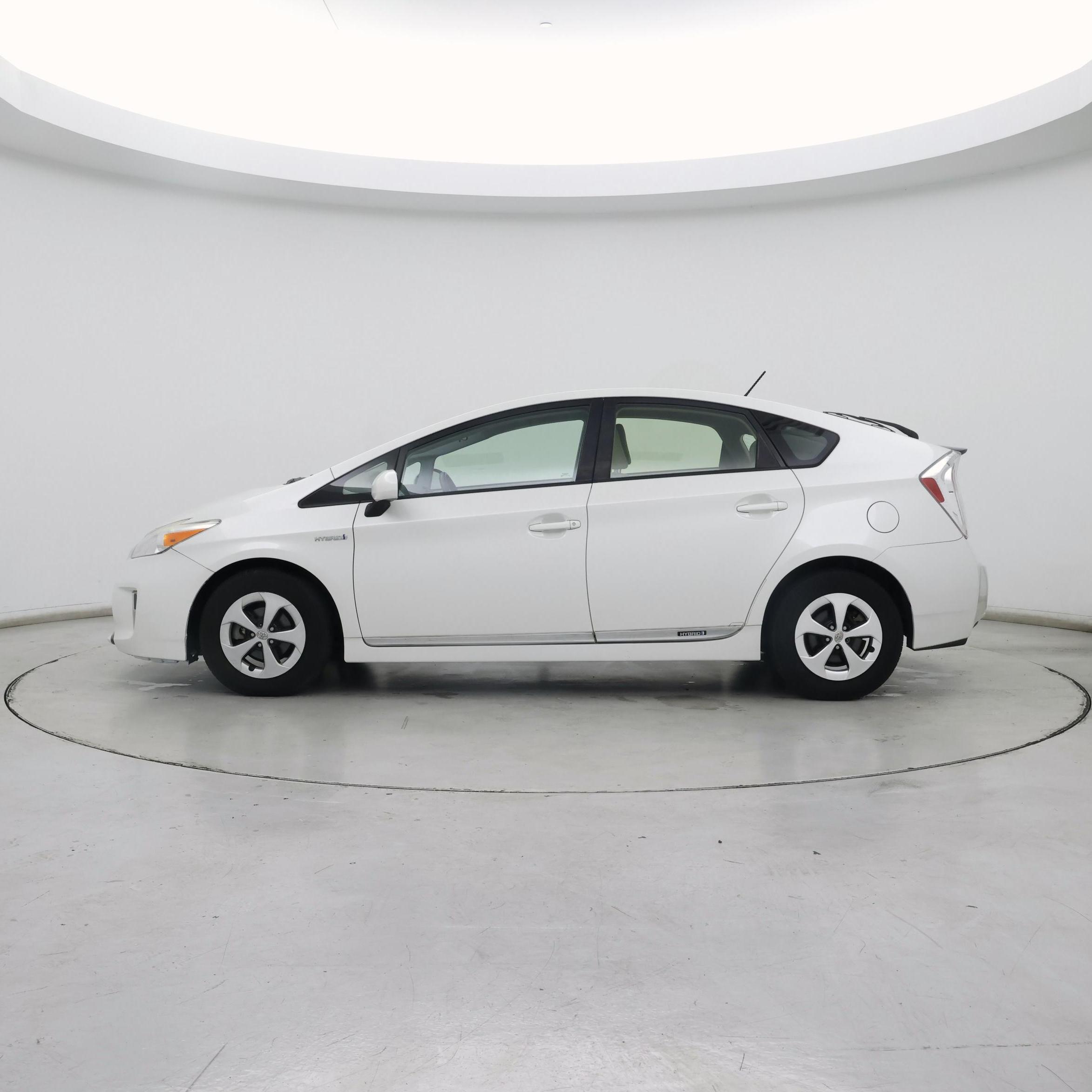 Thumbnail: 2015 Toyota Prius - 3