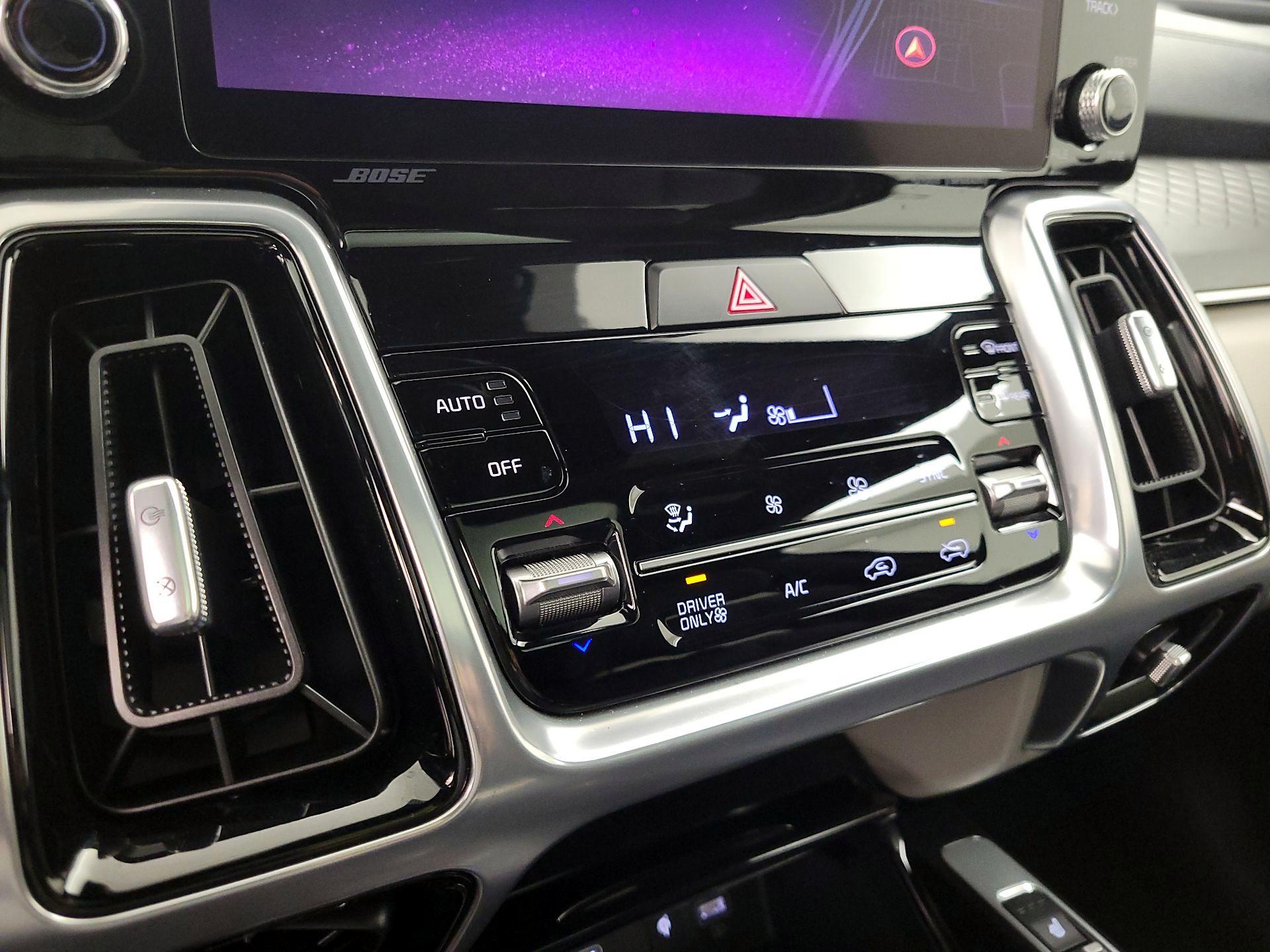 Thumbnail: 2023 Kia Sorento - 17