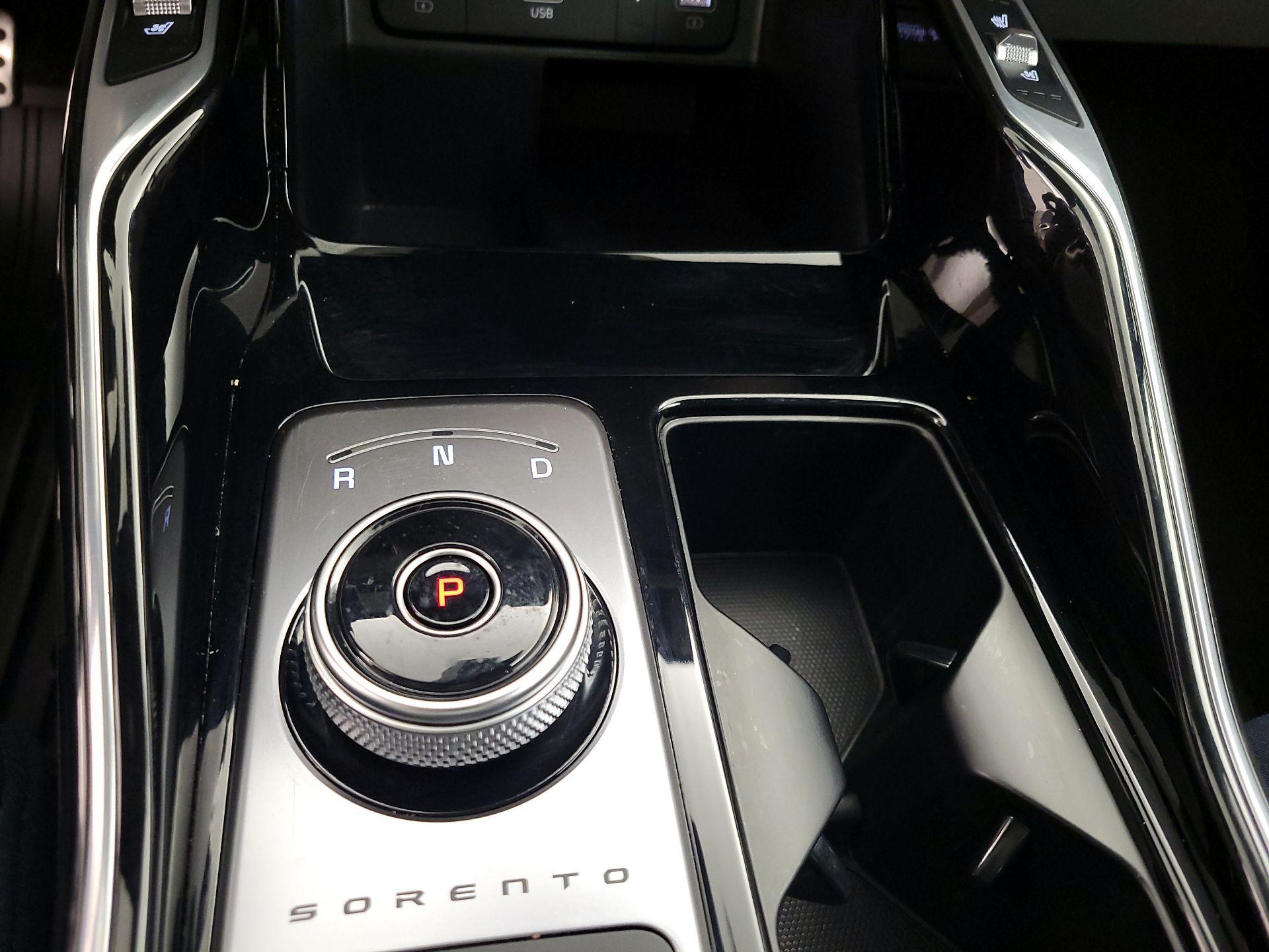 Thumbnail: 2023 Kia Sorento - 18