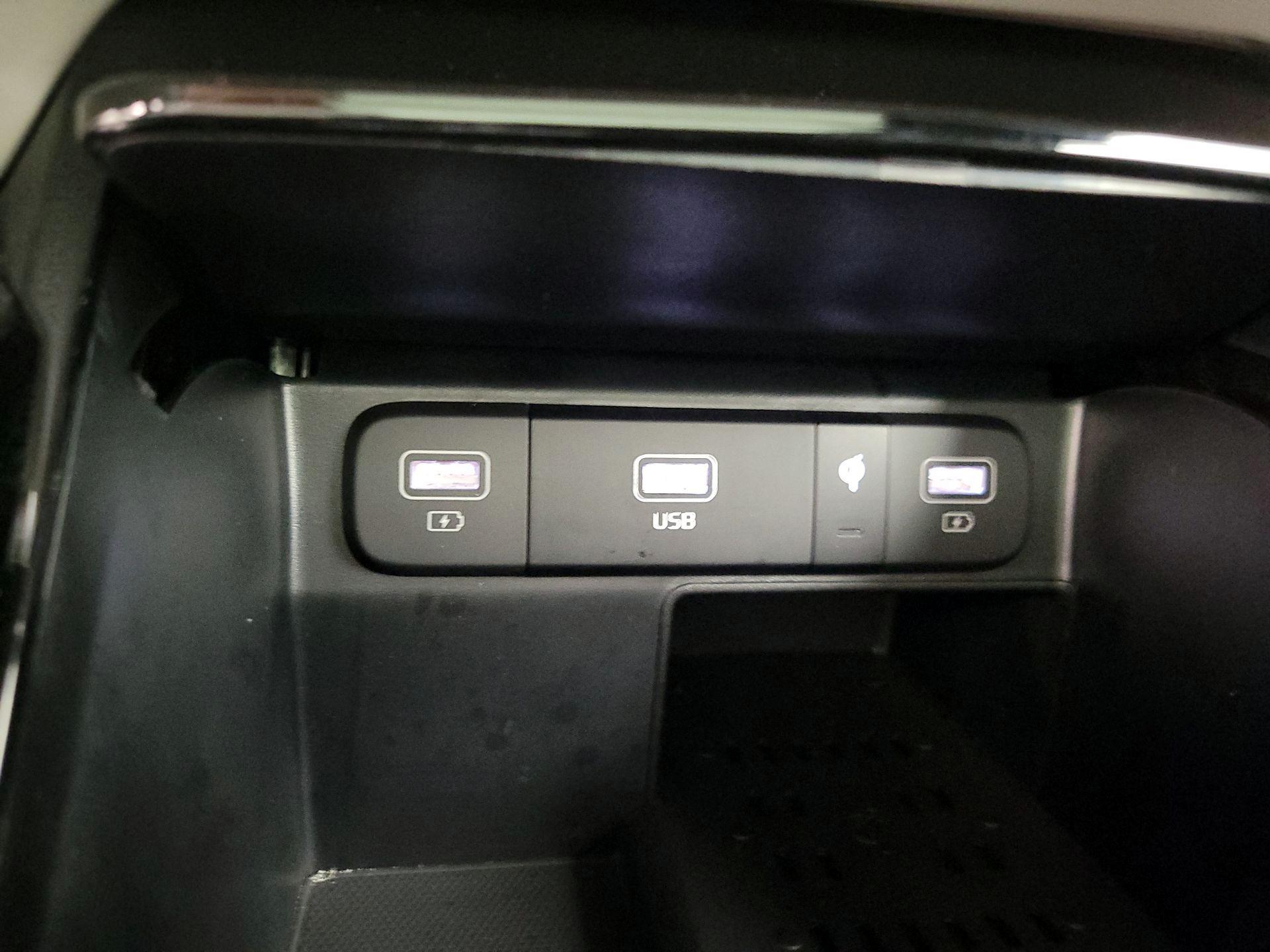 Thumbnail: 2023 Kia Sorento - 19