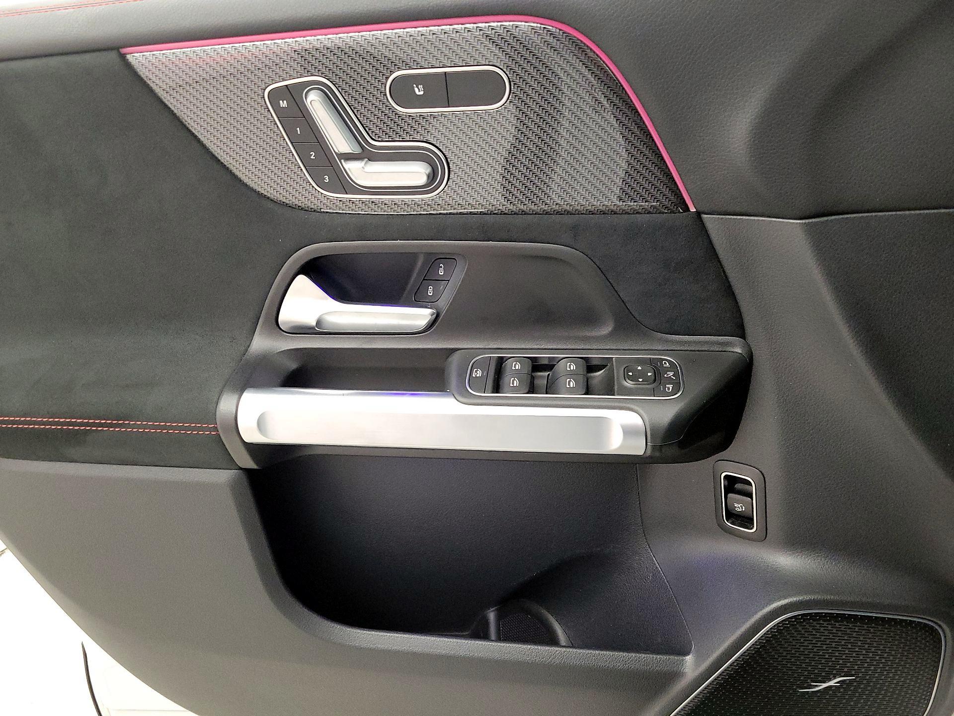 Thumbnail: 2023 Mercedes-Benz GLB - 12