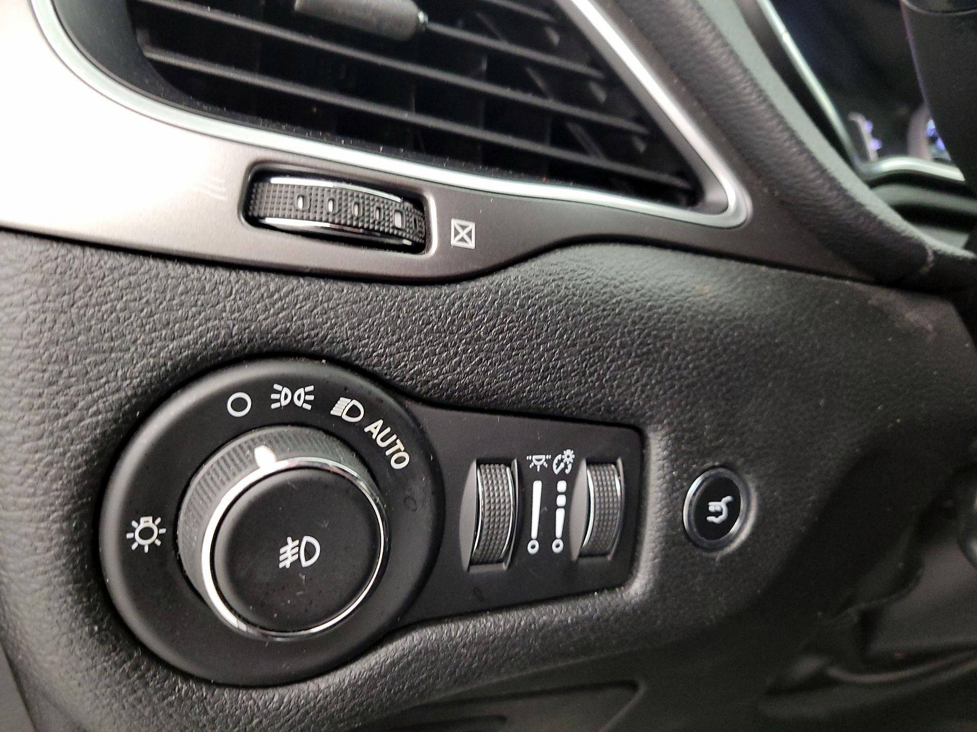 Thumbnail: 2019 Jeep Cherokee - 13