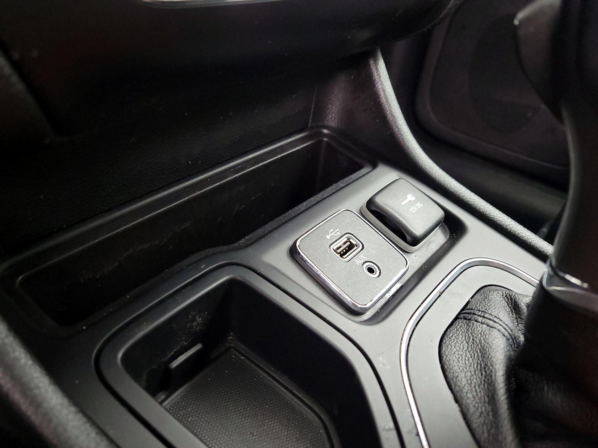 Thumbnail: 2019 Jeep Cherokee - 19