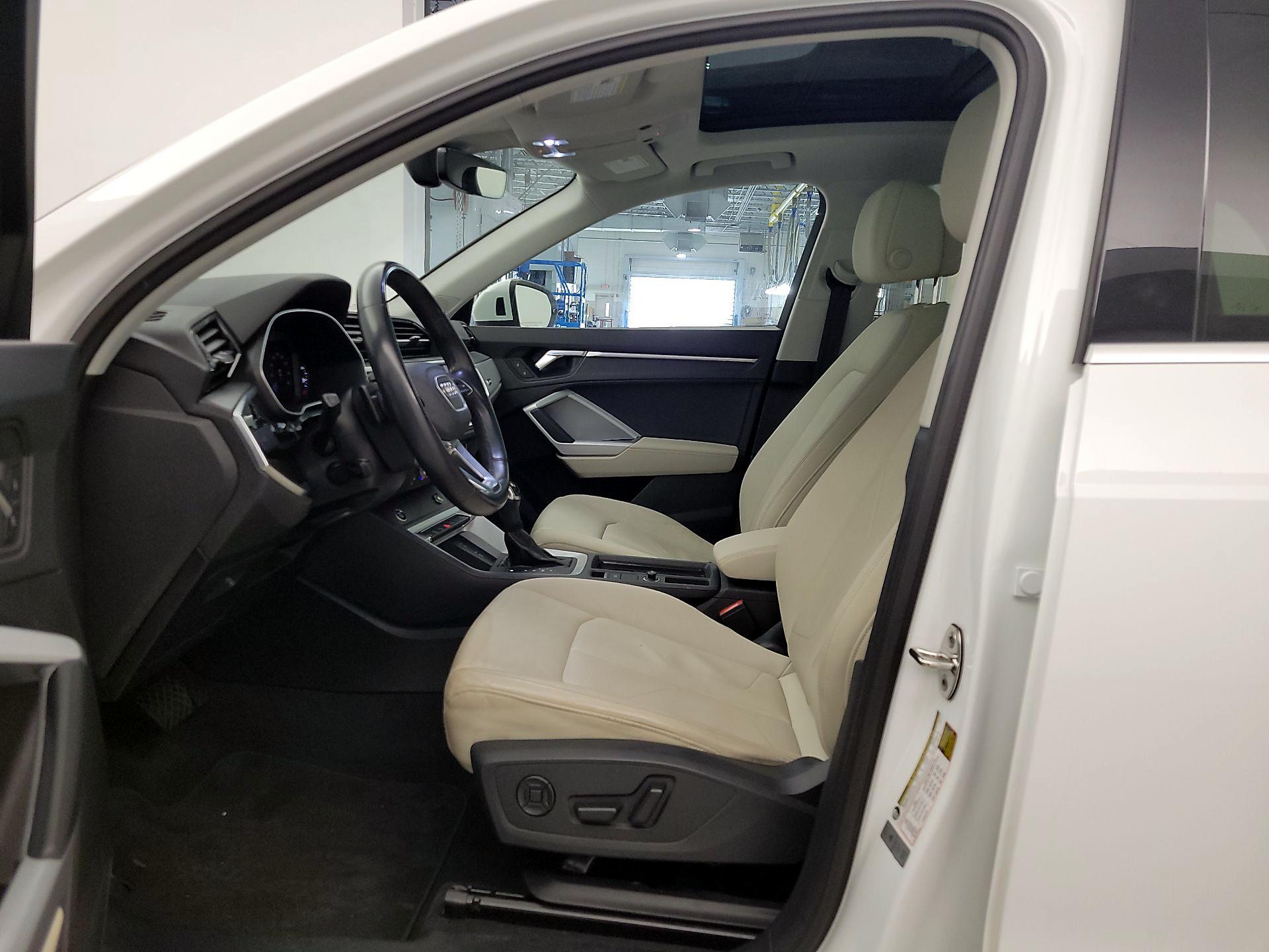 Thumbnail: 2021 Audi Q3 - 11