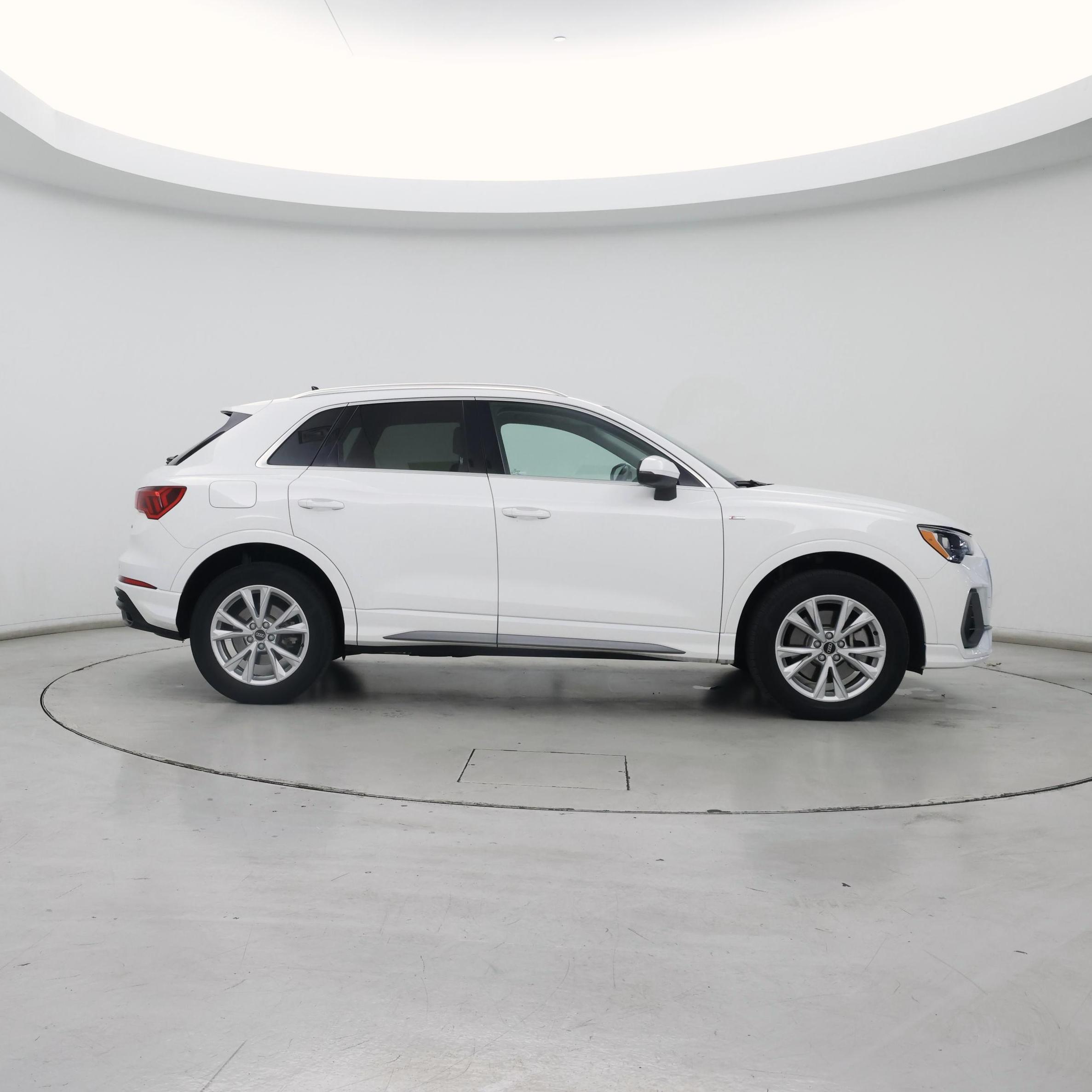 Thumbnail: 2021 Audi Q3 - 7