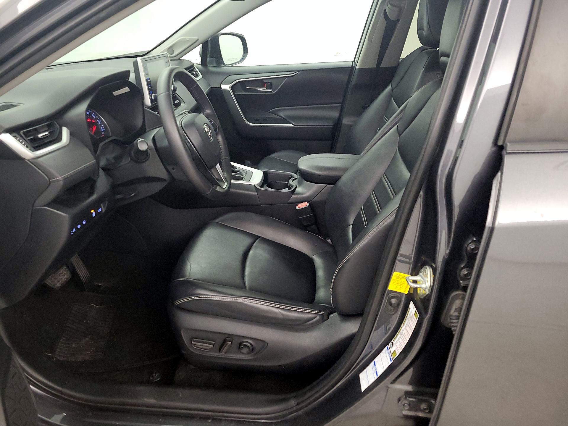 Thumbnail: 2020 Toyota RAV4 - 11