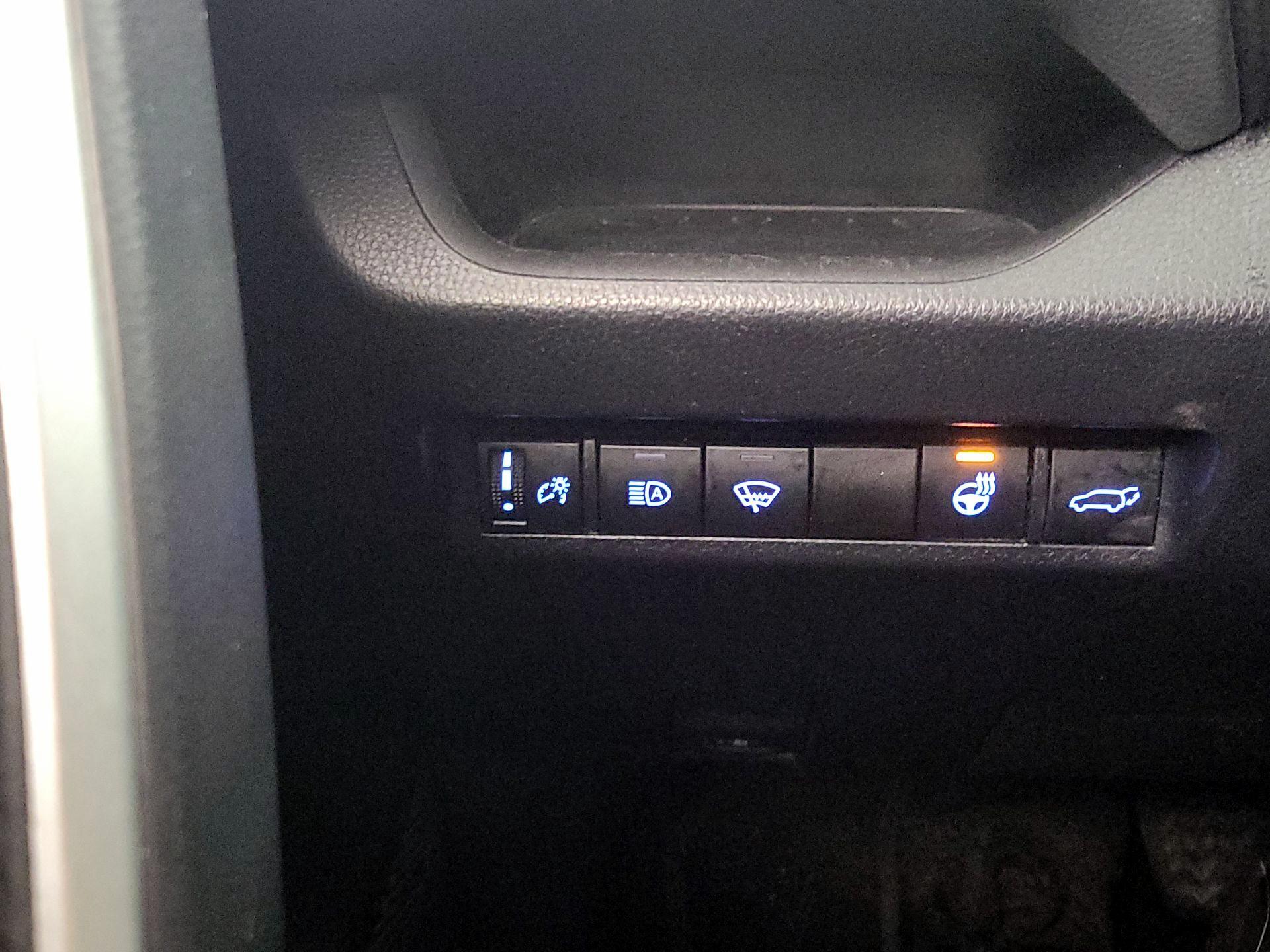 Thumbnail: 2020 Toyota RAV4 - 13