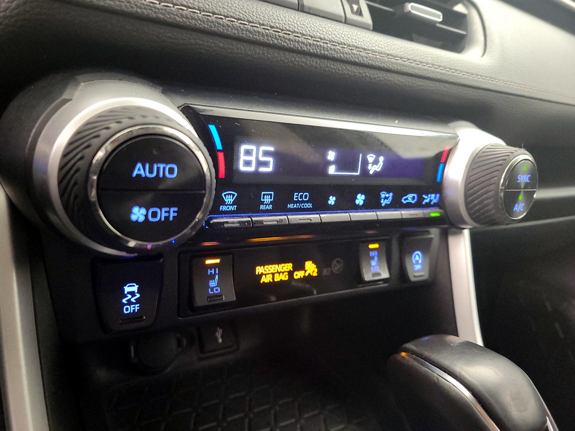 Thumbnail: 2020 Toyota RAV4 - 16