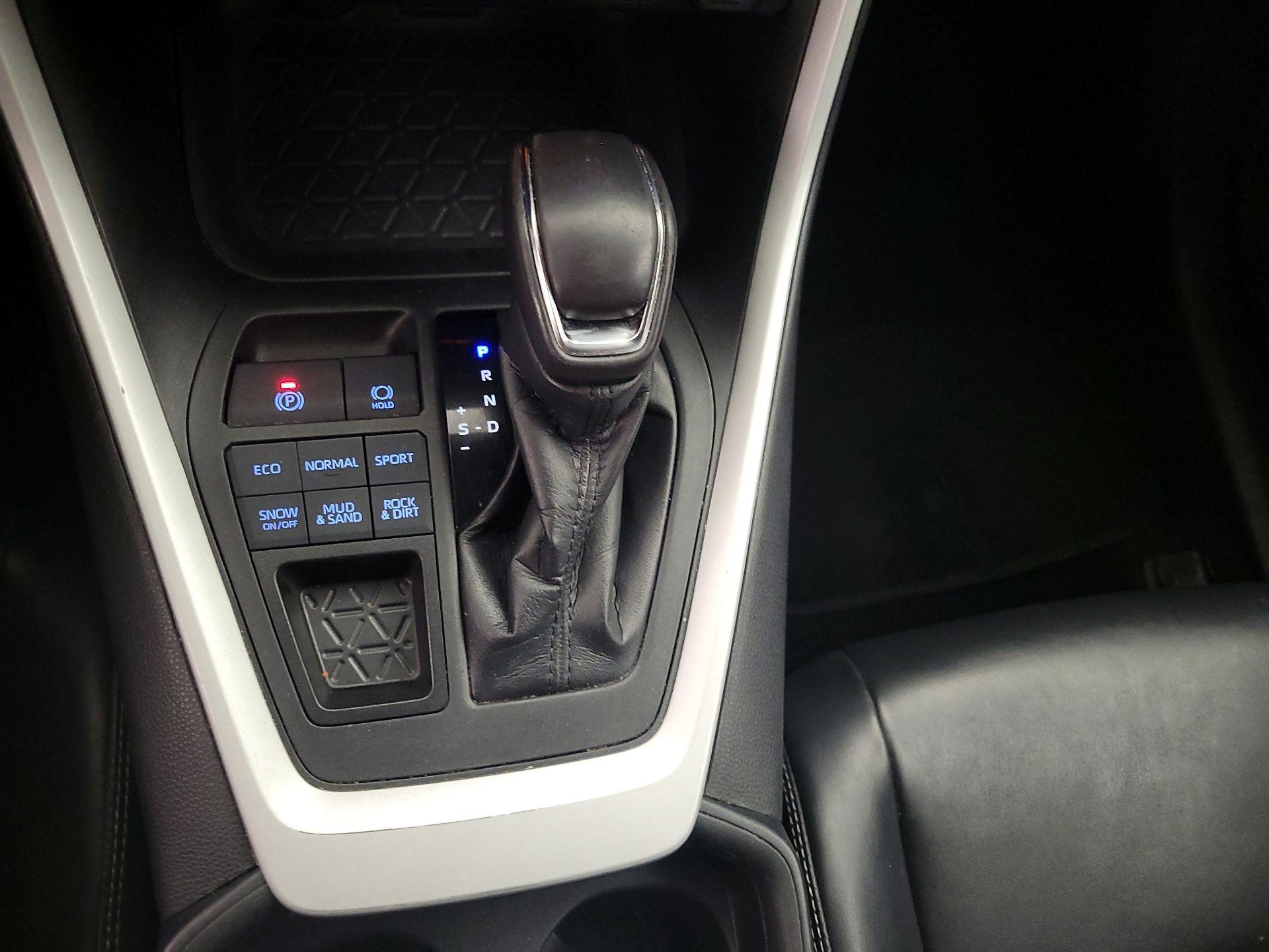 Thumbnail: 2020 Toyota RAV4 - 17