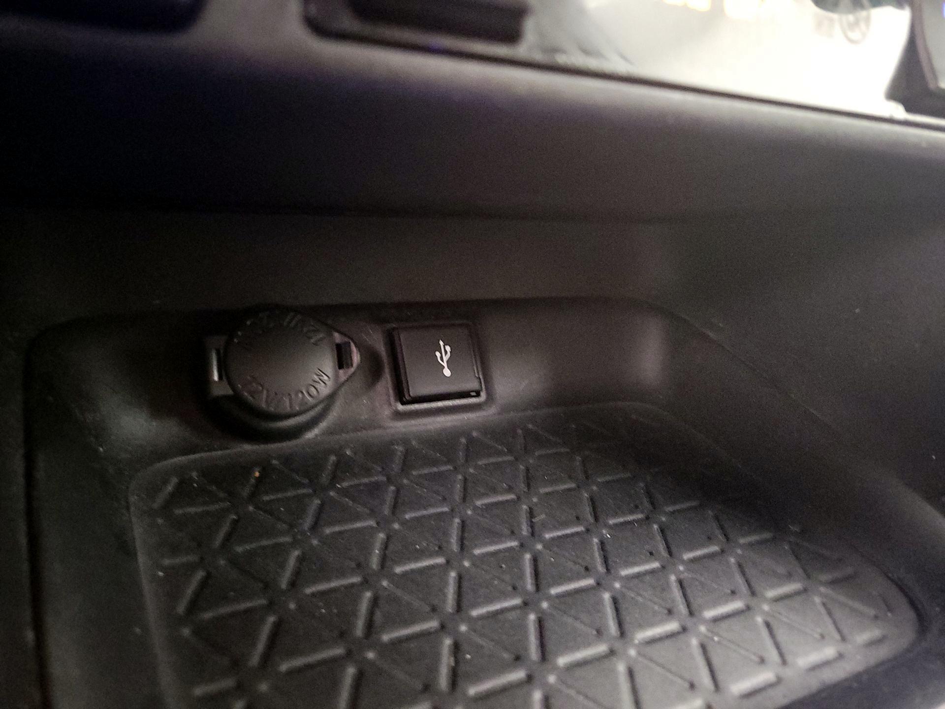 Thumbnail: 2020 Toyota RAV4 - 18