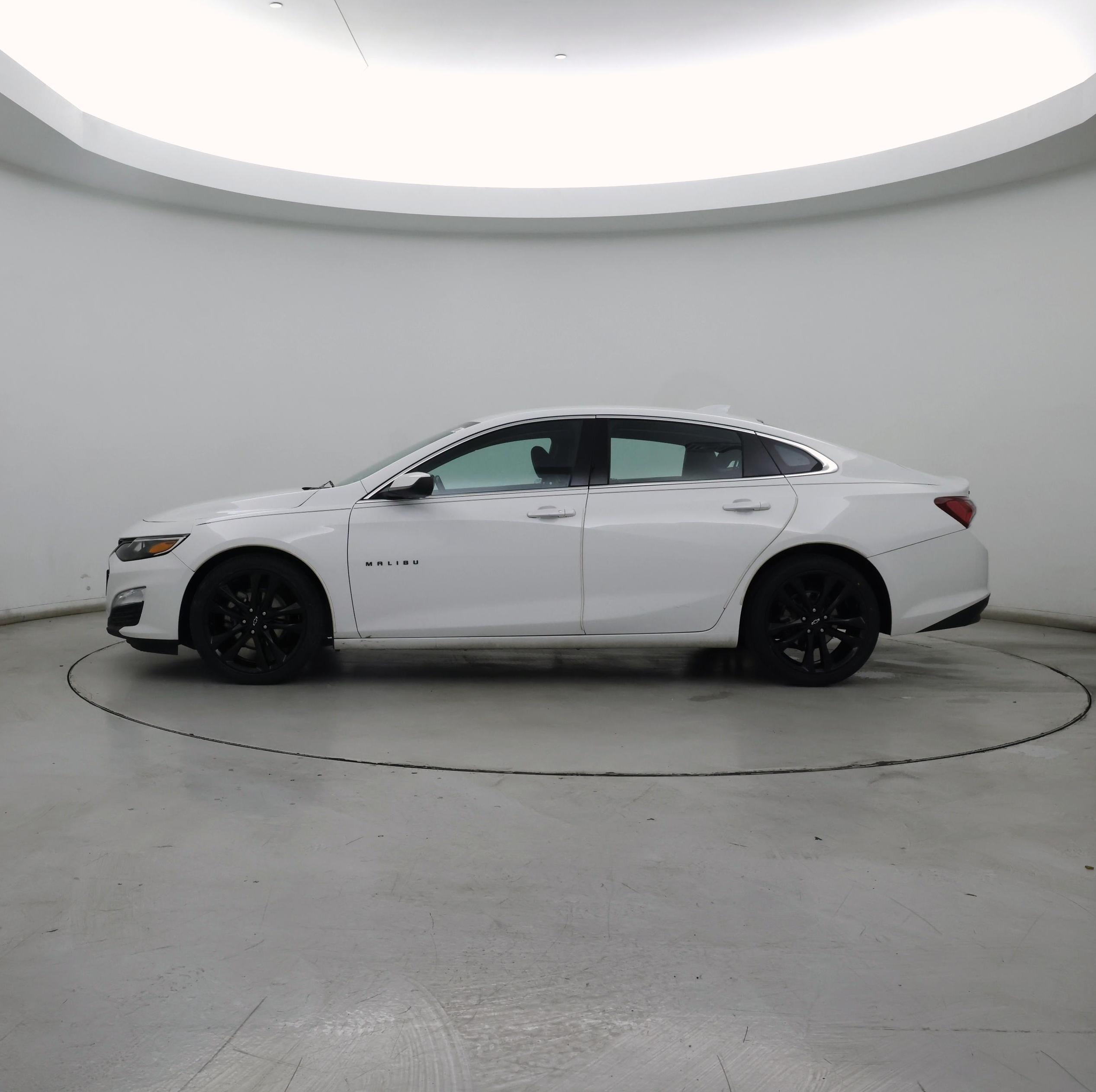 Thumbnail: 2021 Chevrolet Malibu - 3