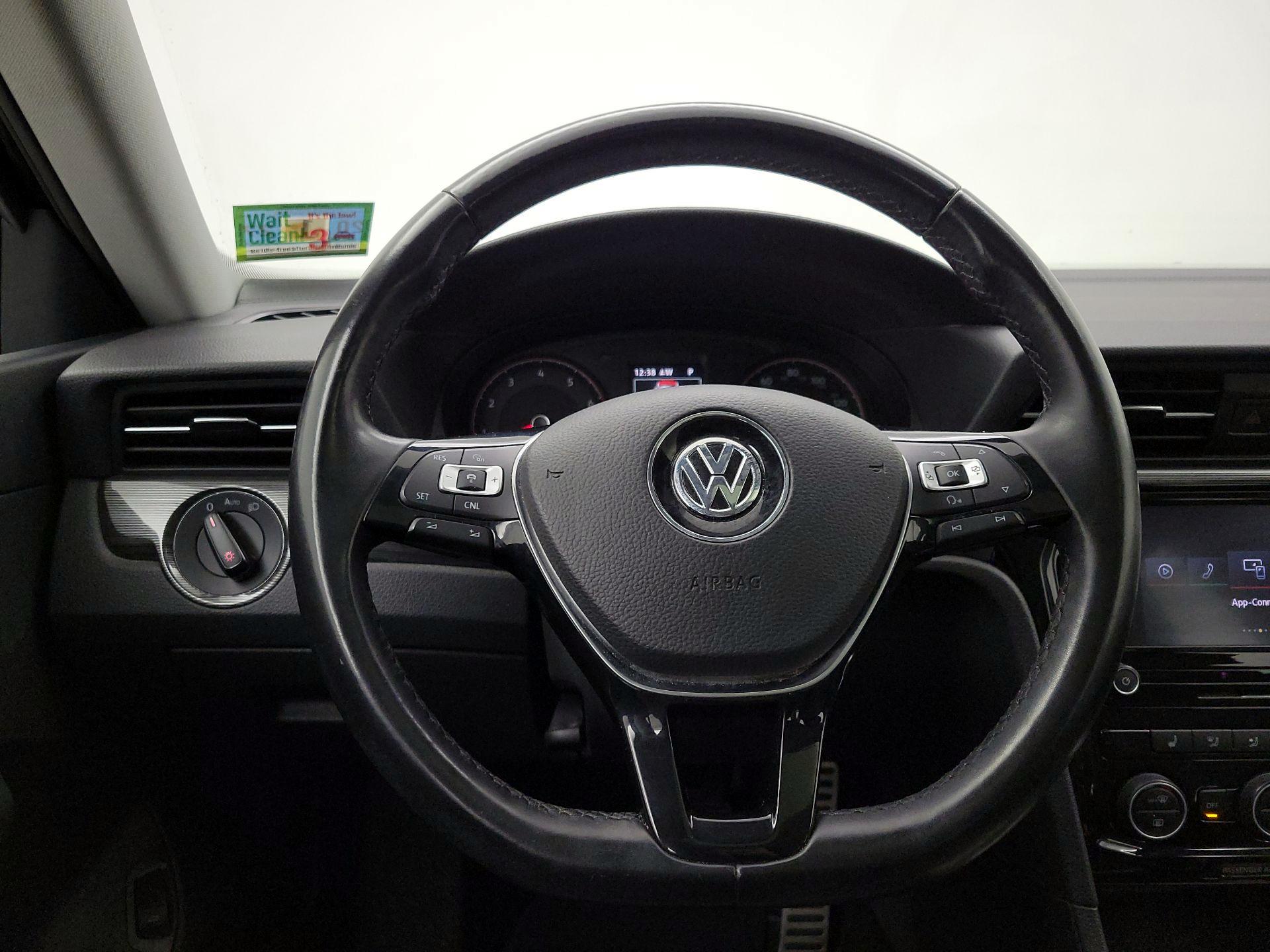 Thumbnail: 2020 Volkswagen Passat - 10