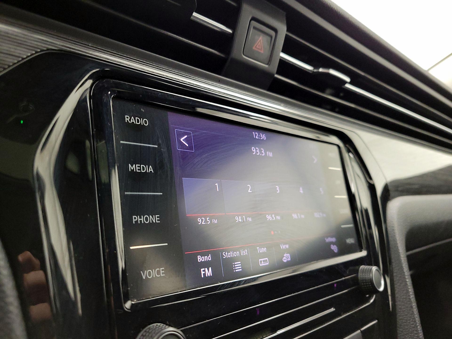 Thumbnail: 2020 Volkswagen Passat - 15