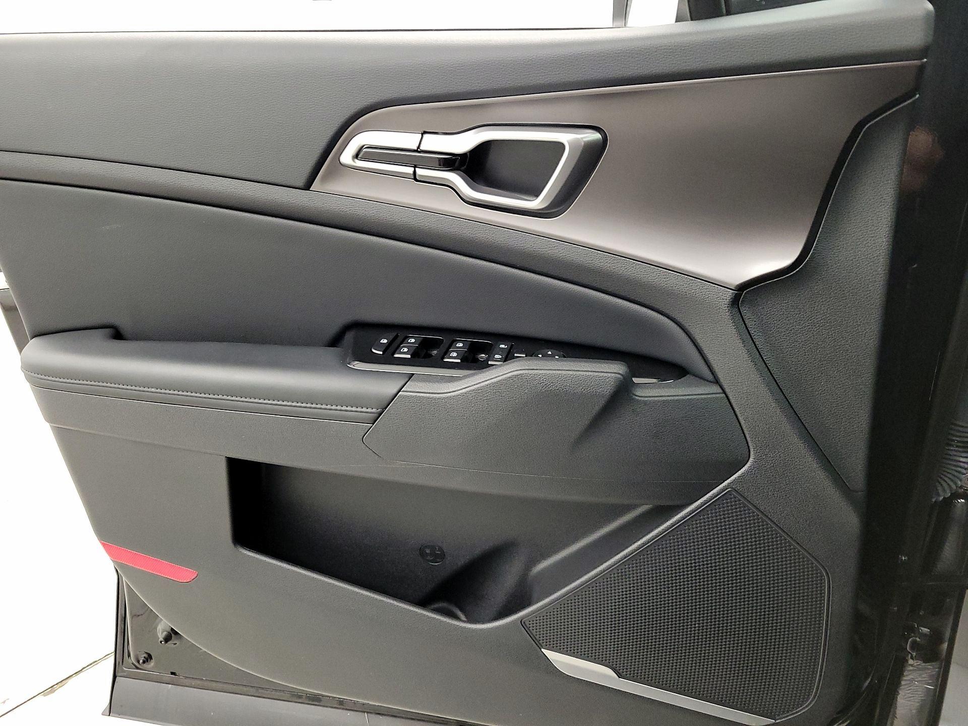 Thumbnail: 2025 Kia Sportage - 12