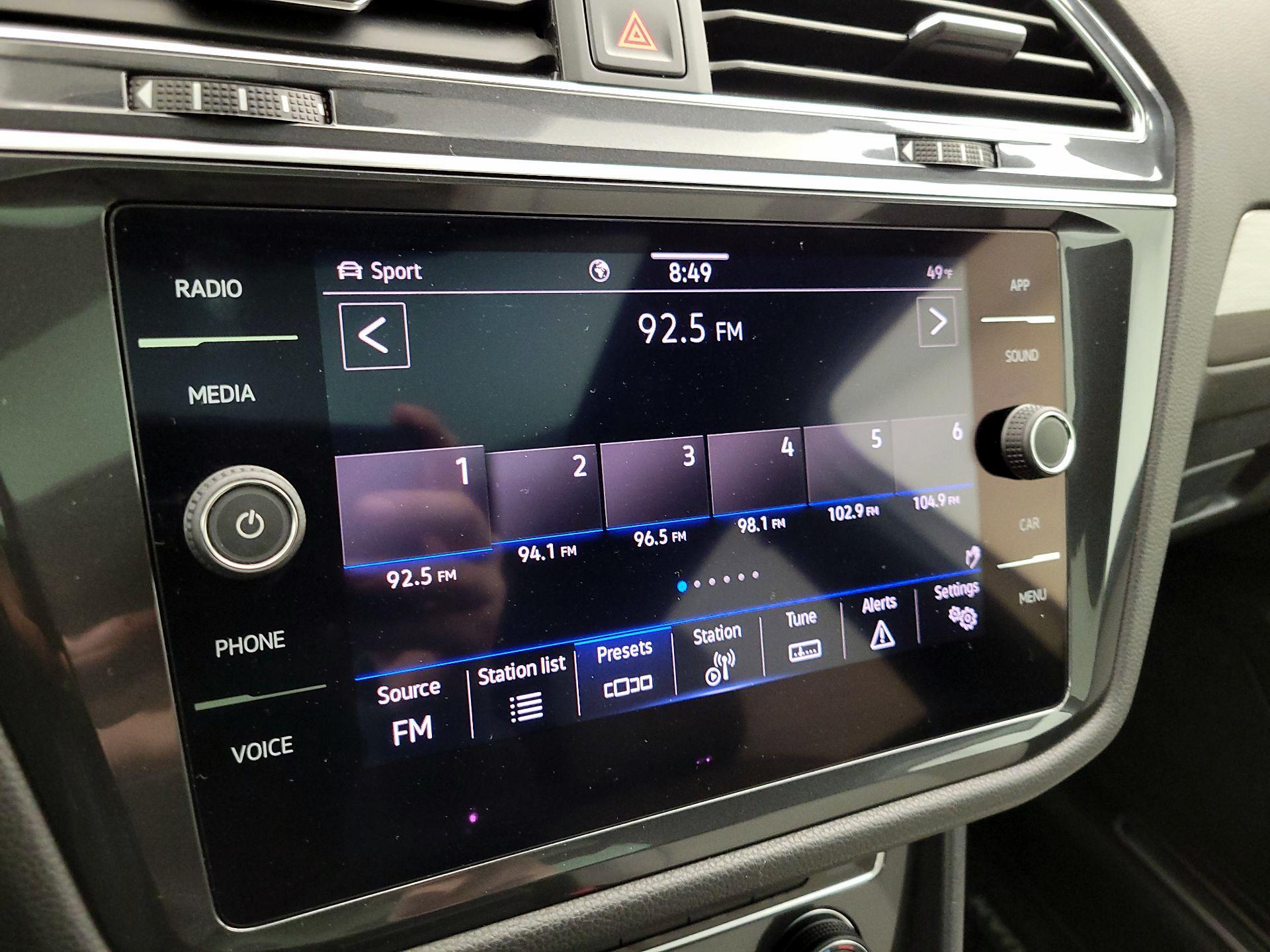 Thumbnail: 2021 Volkswagen Tiguan - 15