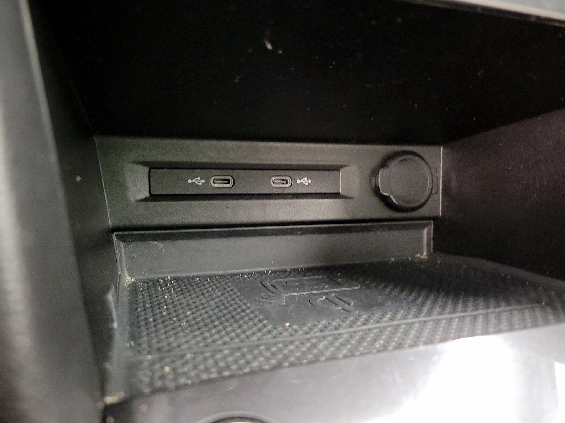 Thumbnail: 2021 Volkswagen Tiguan - 18