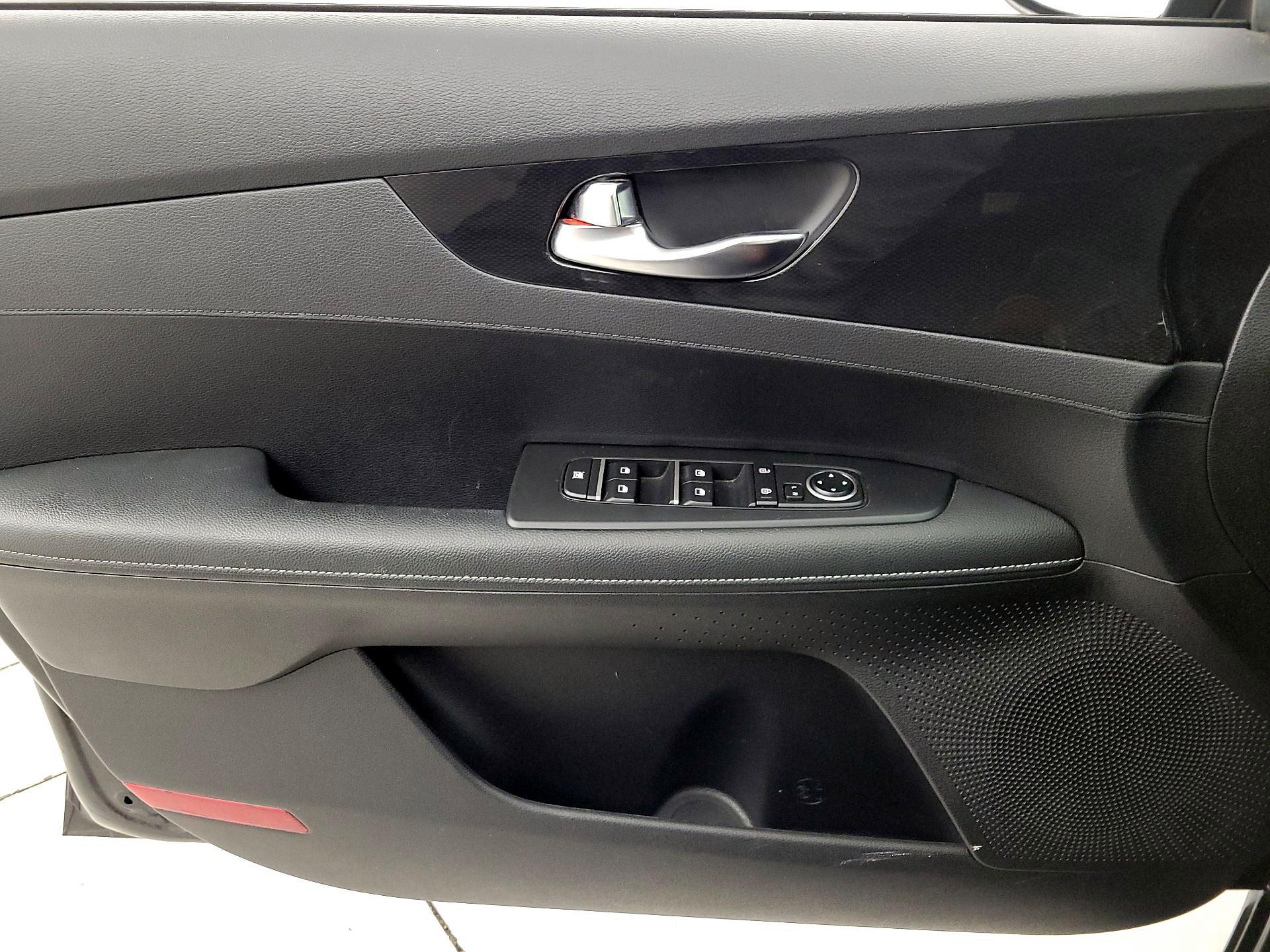 Thumbnail: 2022 Kia Forte - 12