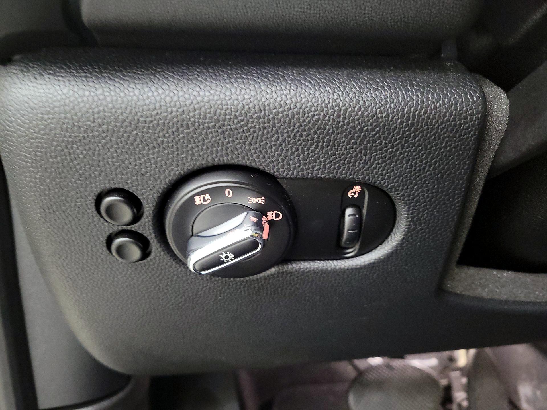 Thumbnail: 2021 MINI Cooper Hardtop - 13