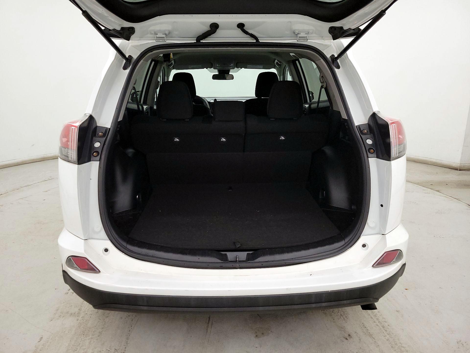 Thumbnail: 2017 Toyota RAV4 - 20