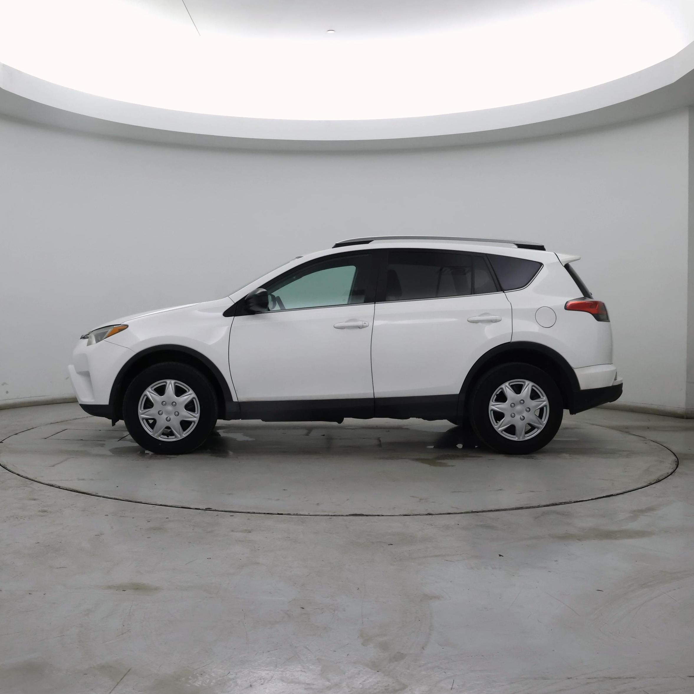 Thumbnail: 2017 Toyota RAV4 - 3