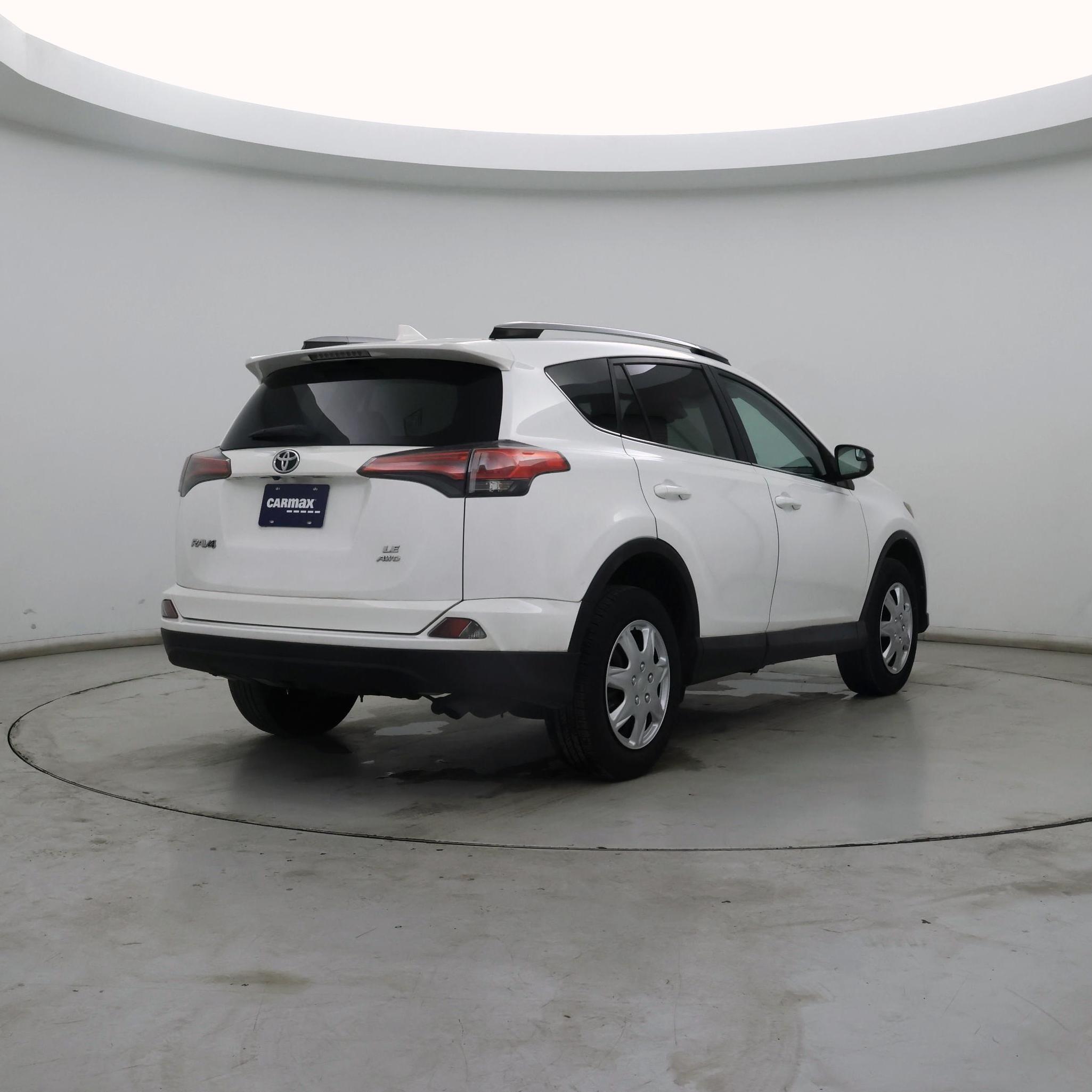 Thumbnail: 2017 Toyota RAV4 - 8