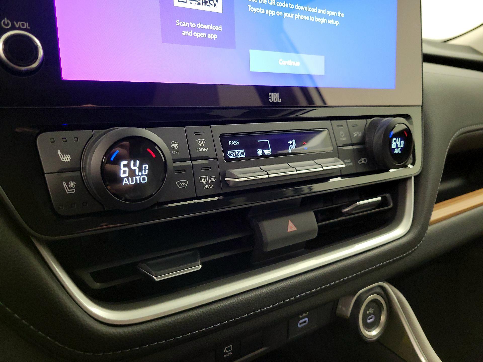 Thumbnail: 2025 Toyota Highlander - 16