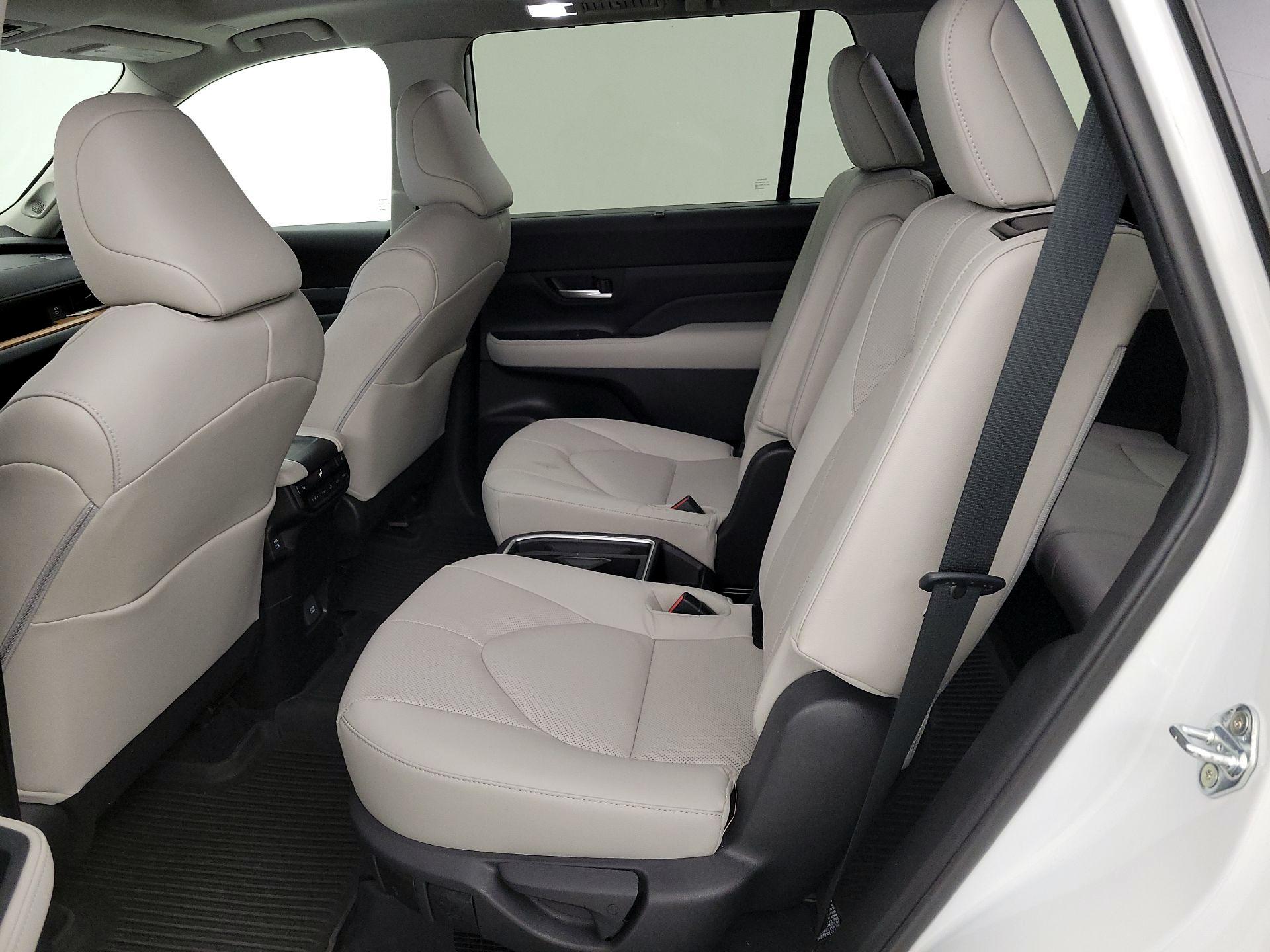 Thumbnail: 2025 Toyota Highlander - 19