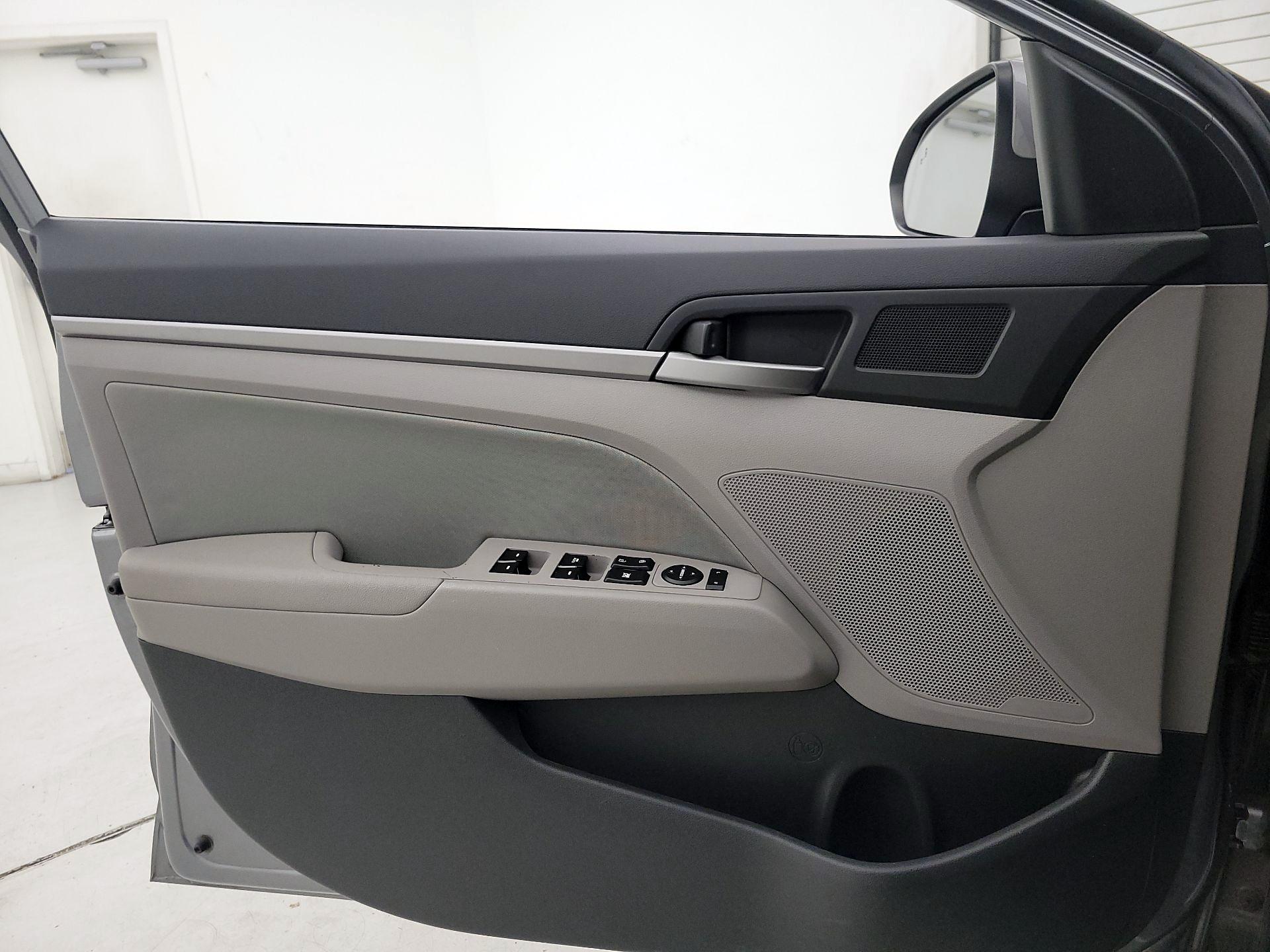 Thumbnail: 2018 Hyundai Elantra - 12