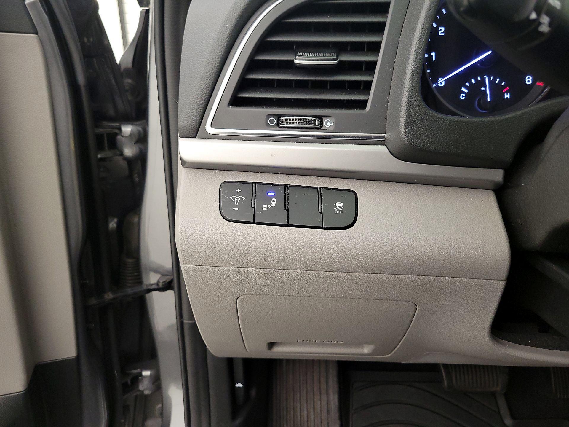 Thumbnail: 2018 Hyundai Elantra - 13