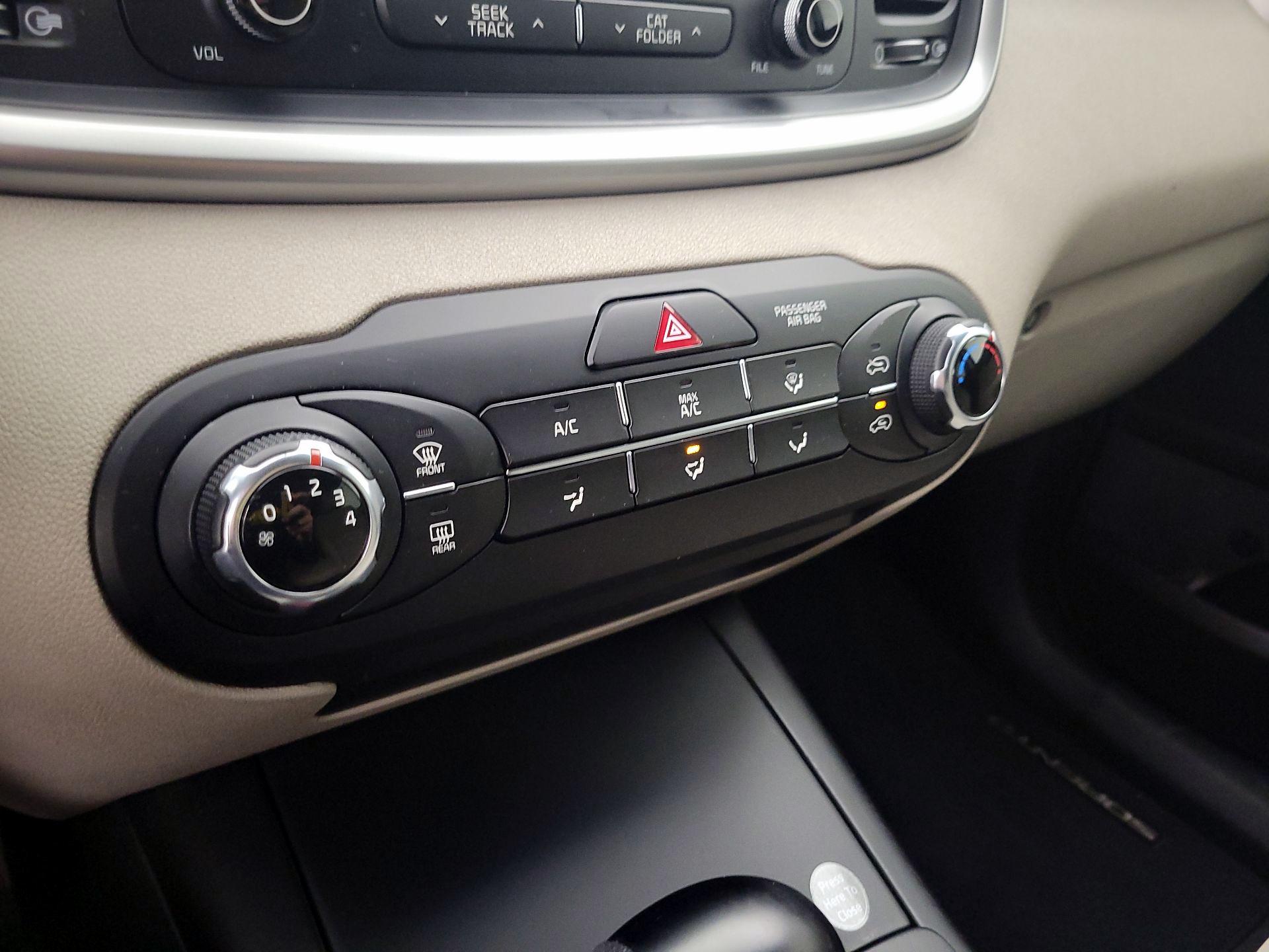 Thumbnail: 2018 Kia Sorento - 16