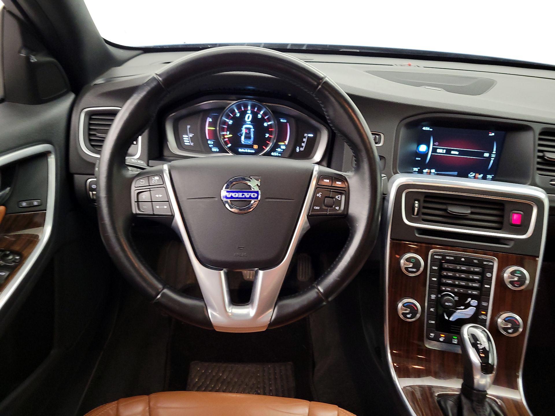 Thumbnail: 2015 Volvo S60 - 10