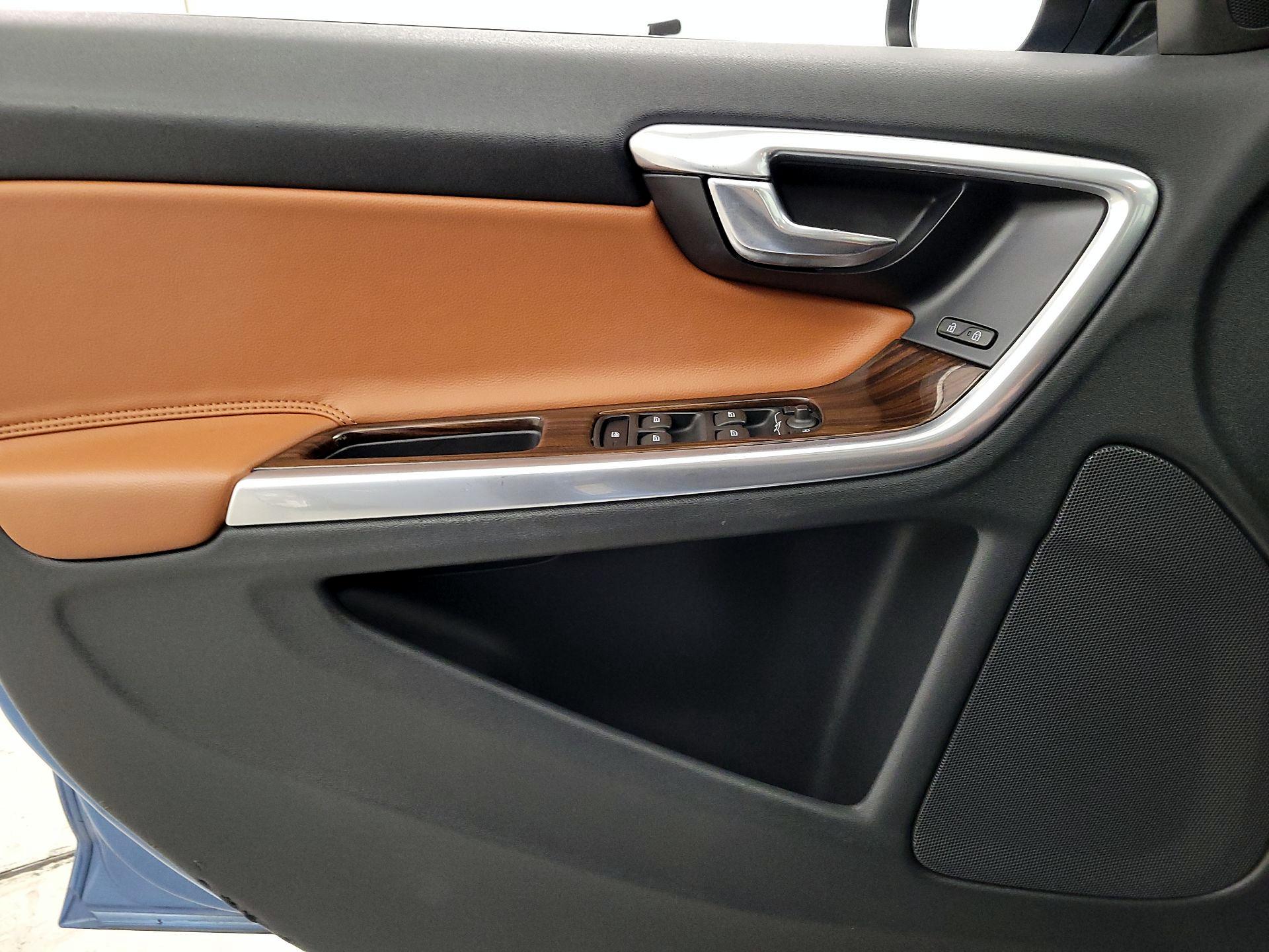 Thumbnail: 2015 Volvo S60 - 12