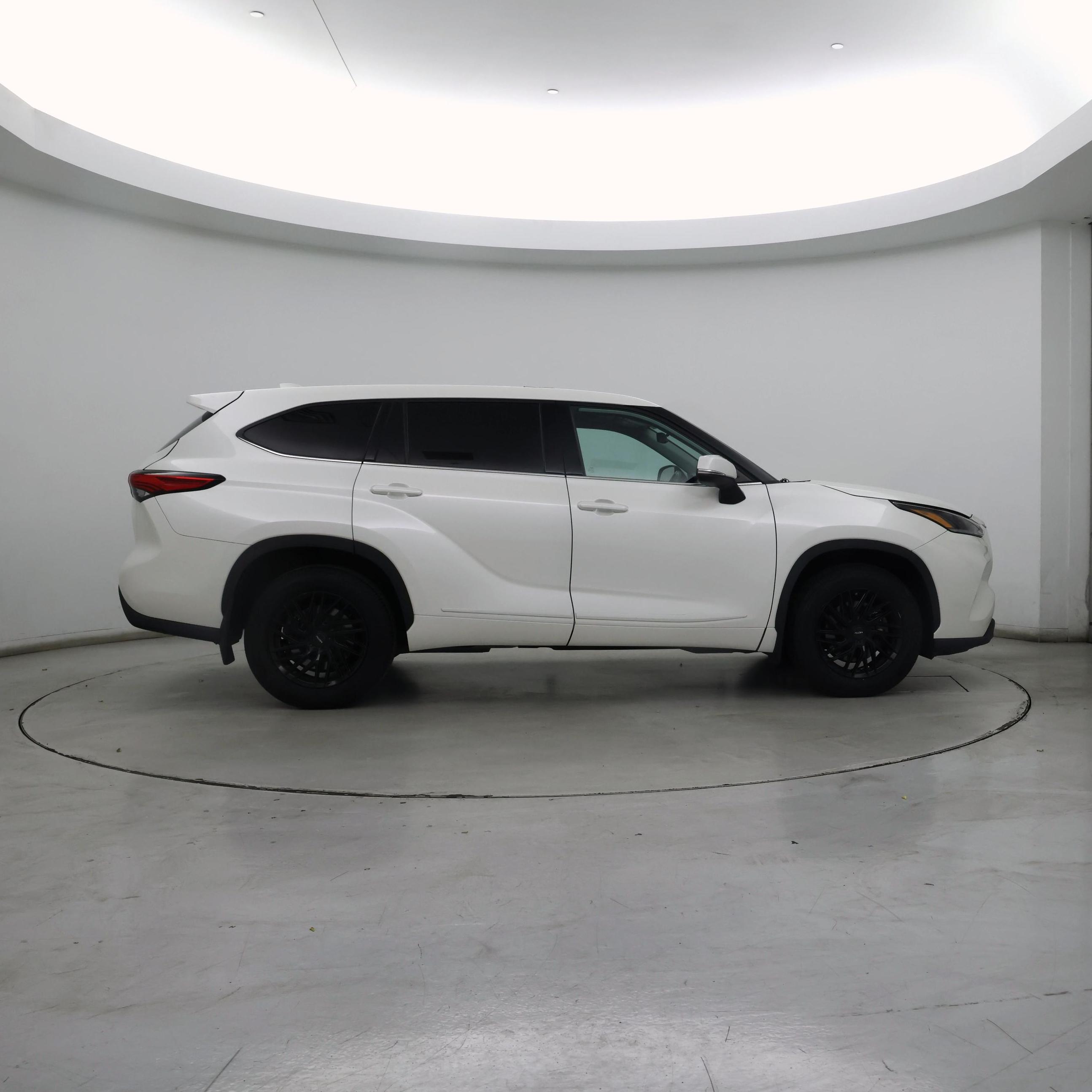 Thumbnail: 2021 Toyota Highlander - 7