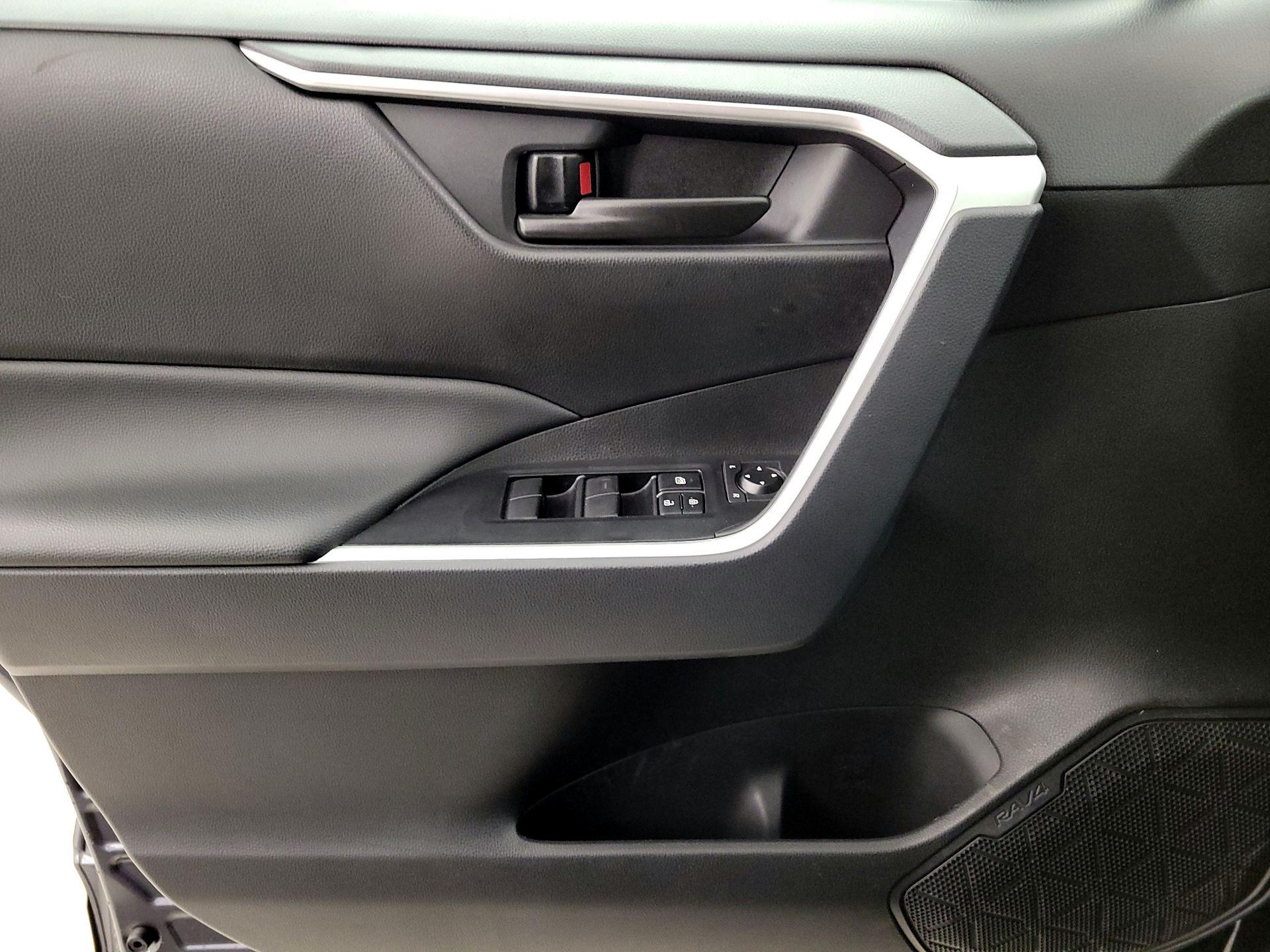 Thumbnail: 2025 Toyota RAV4 - 12