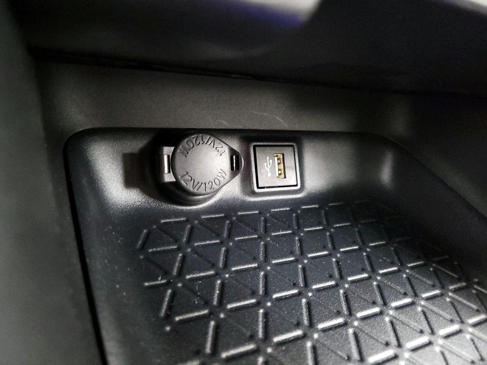 Thumbnail: 2025 Toyota RAV4 - 18