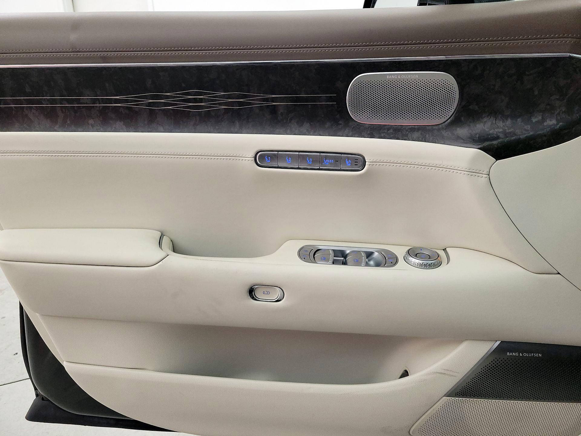 Thumbnail: 2023 Genesis G90 - 12