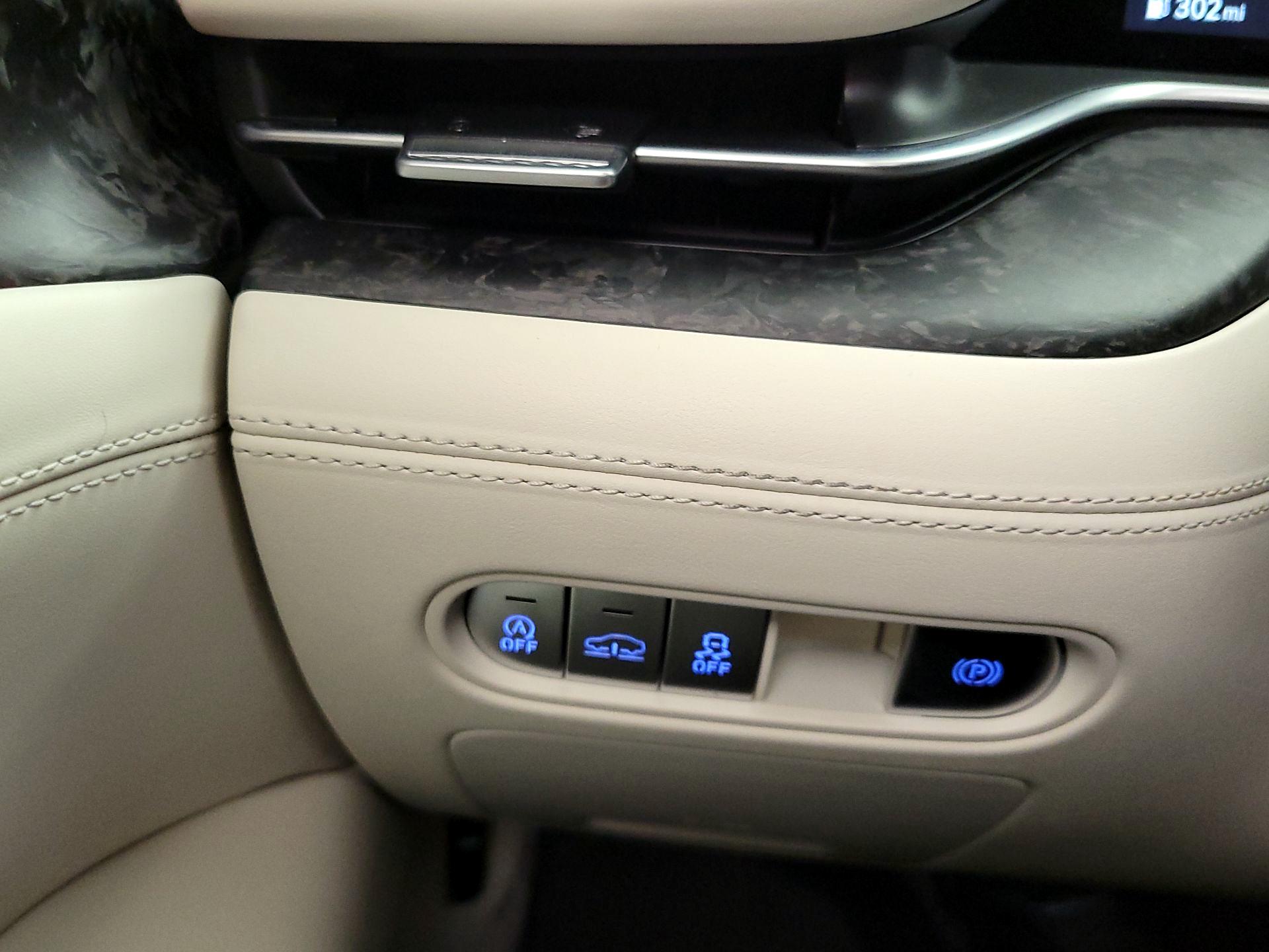 Thumbnail: 2023 Genesis G90 - 13