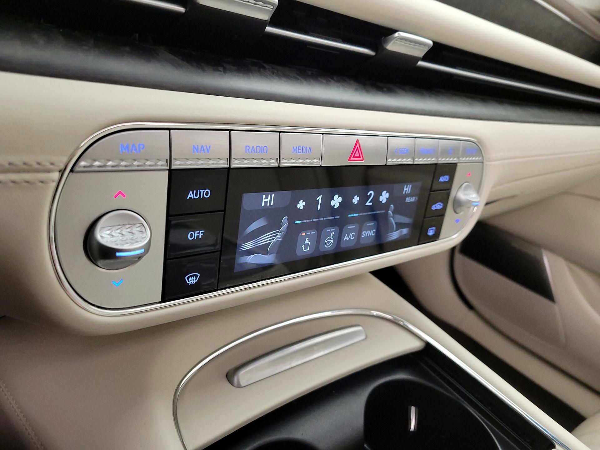 Thumbnail: 2023 Genesis G90 - 17