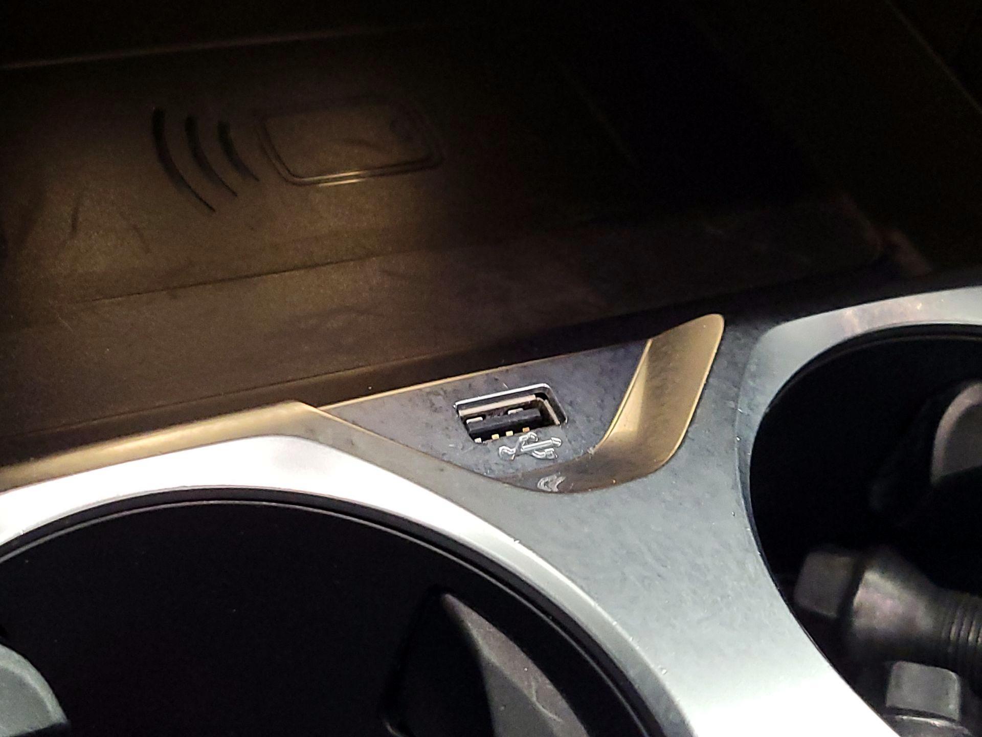 Thumbnail: 2022 BMW 8 Series - 18