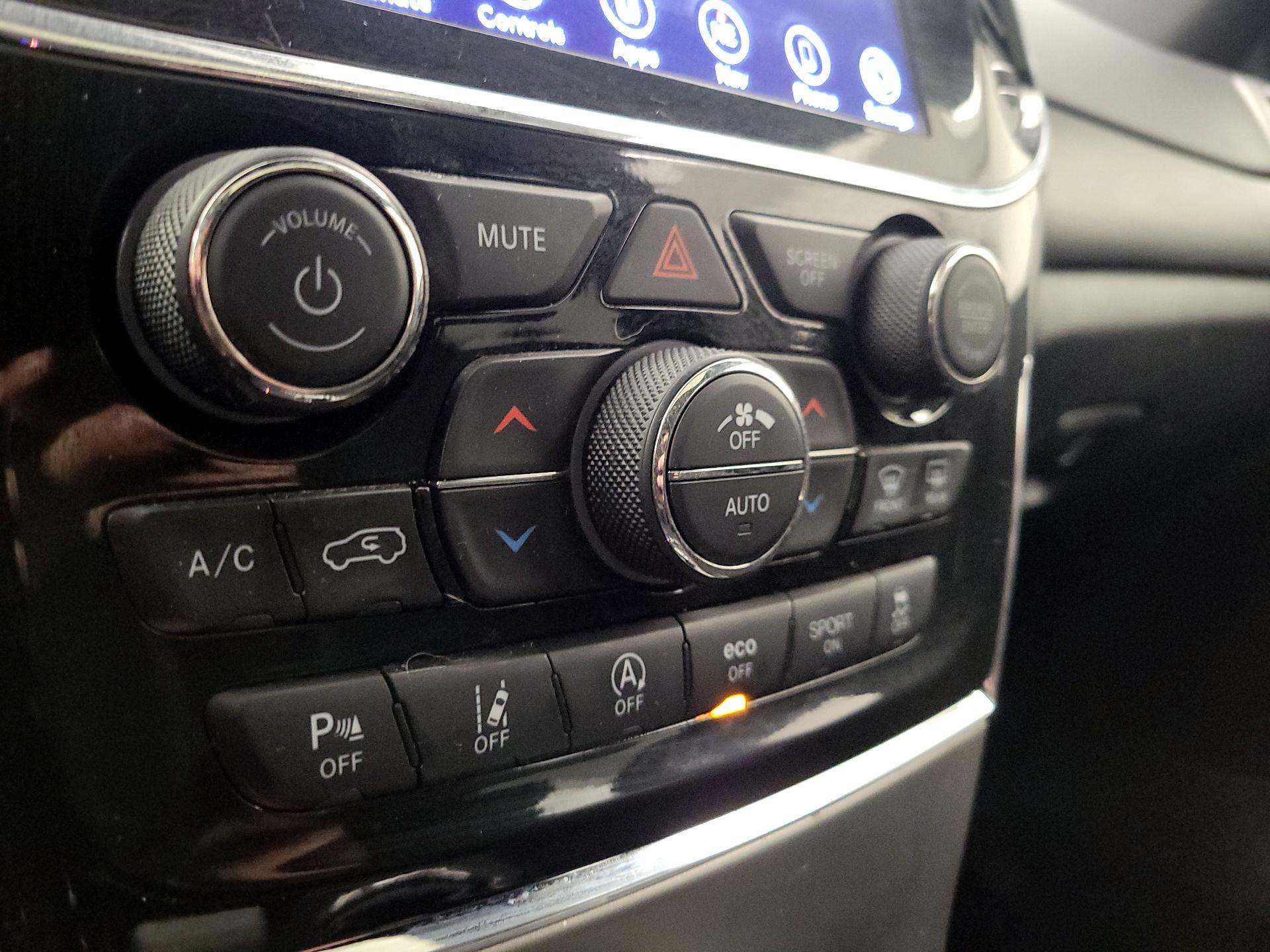 Thumbnail: 2022 Jeep Grand Cherokee - 17