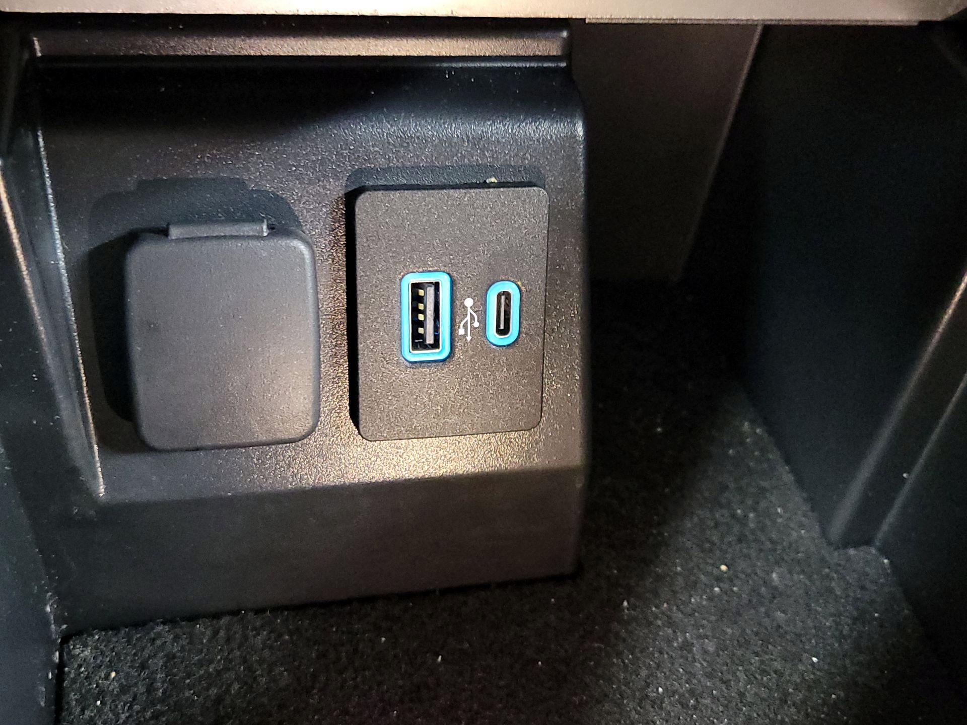 Thumbnail: 2021 Ford Explorer - 19