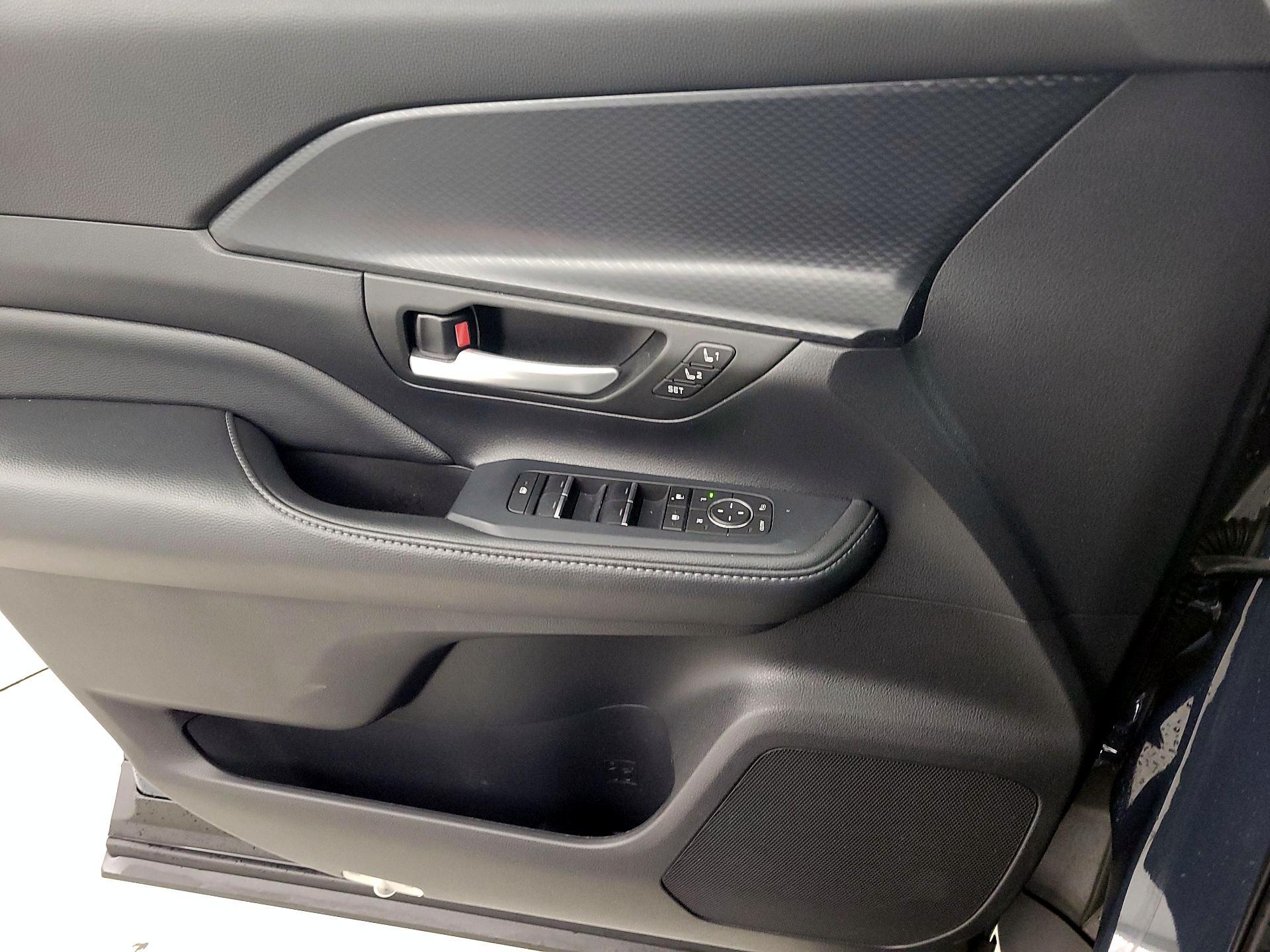 Thumbnail: 2024 Toyota Highlander - 12