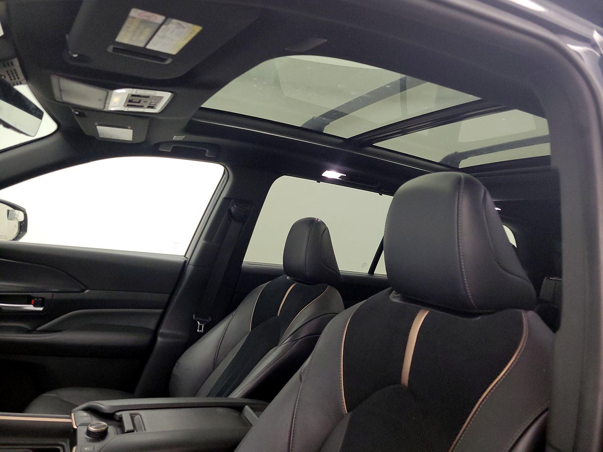 Thumbnail: 2024 Toyota Highlander - 19