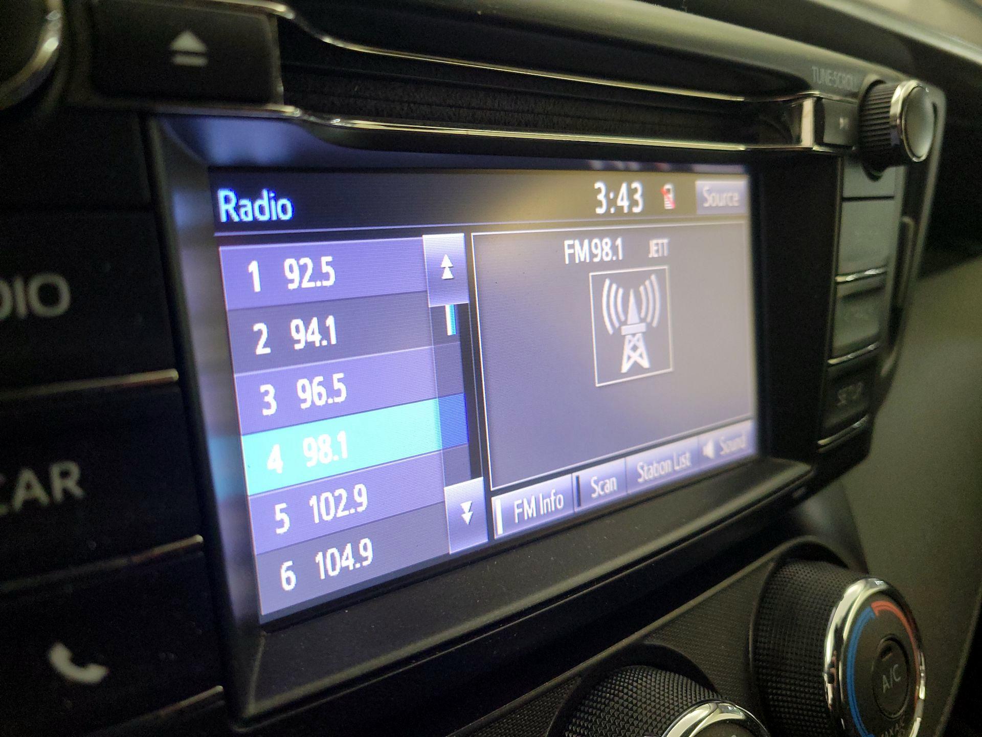 Thumbnail: 2018 Toyota RAV4 - 15