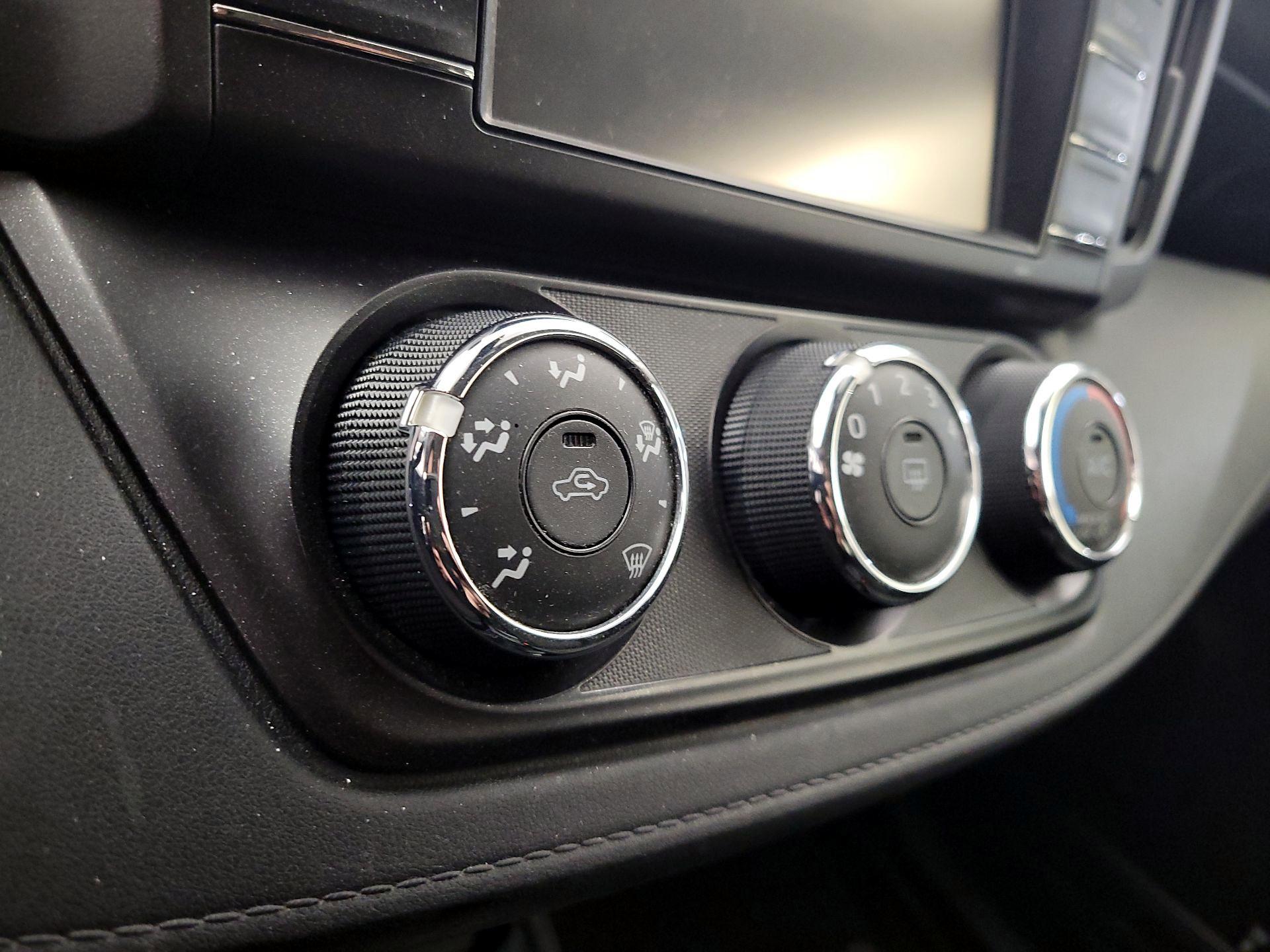 Thumbnail: 2018 Toyota RAV4 - 16